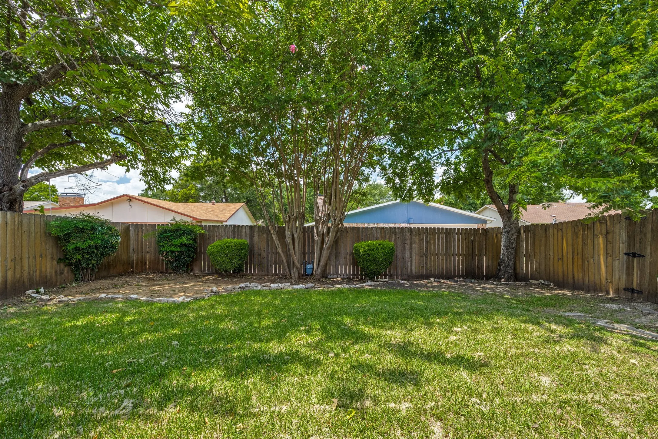 Single Family Residence For Sale in Collin County , 6521 Chinaberry Trail, Plano, Texas 75023, 4 Bedroom, 2 Bathroom, 2 Garage spaces, 1,960 Sqft, built in 1978, mls#21313962, Real Estate Agent in Plano, Homes For Sale in Collin county, Homes For Sale in Plano, Realtor in Plano Texas, Real Estate Brokerage Independent Realty Texas, Luminita Cordes Realtor