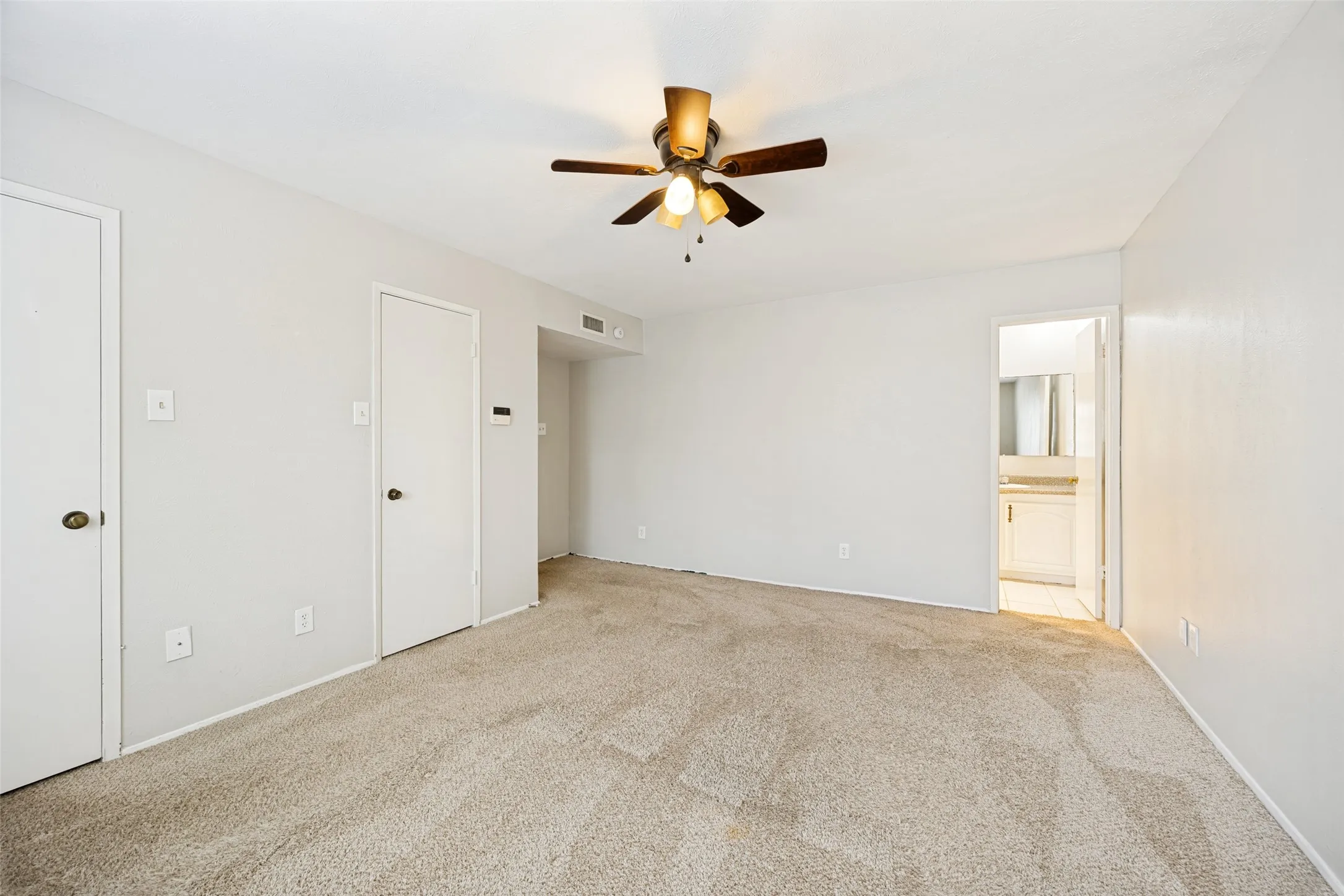Single Family Residence For Sale in Collin County , 6521 Chinaberry Trail, Plano, Texas 75023, 4 Bedroom, 2 Bathroom, 2 Garage spaces, 1,960 Sqft, built in 1978, mls#21313962, Real Estate Agent in Plano, Homes For Sale in Collin county, Homes For Sale in Plano, Realtor in Plano Texas, Real Estate Brokerage Independent Realty Texas, Luminita Cordes Realtor