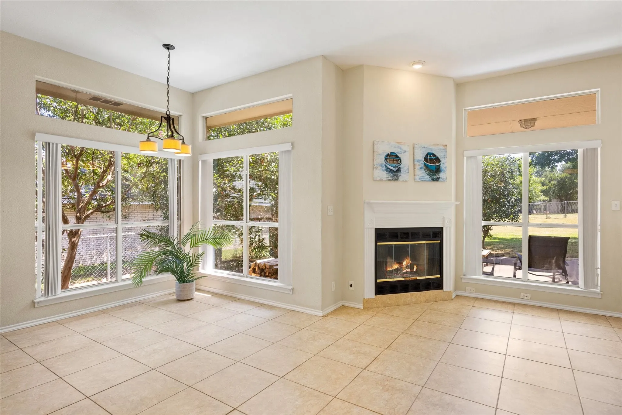 Single Family Residence For Sale in Hood County , 8724 Bellechase Road, Granbury, Texas 76049, 3 Bedroom, 2 Bathroom, 2 Garage spaces, 1,361 Sqft, built in 1993, mls#21319695, Real Estate Agent in Granbury, Homes For Sale in Hood county, Homes For Sale in Granbury, Realtor in Granbury Texas, Real Estate Brokerage Independent Realty Texas, Luminita Cordes Realtor