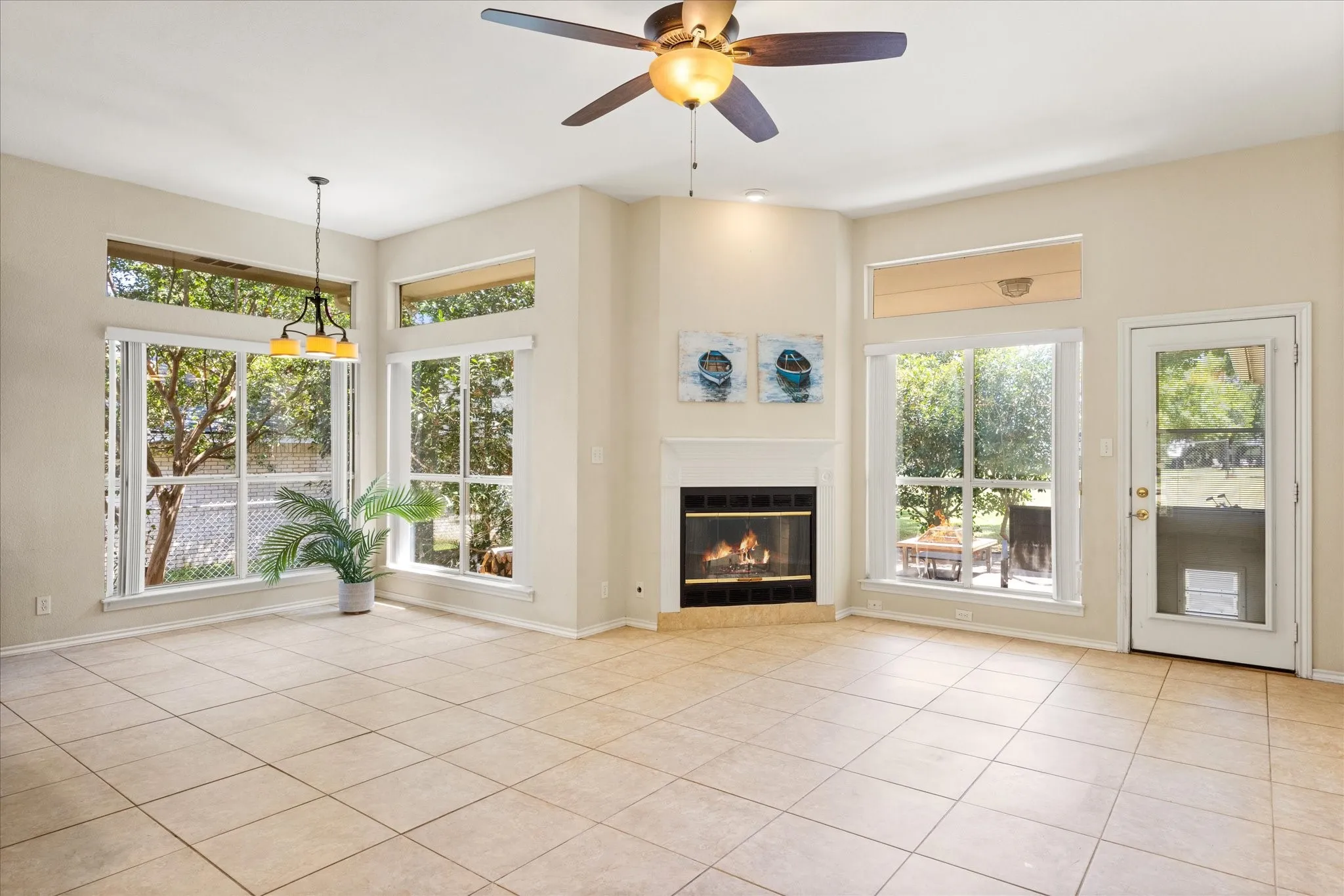 Single Family Residence For Sale in Hood County , 8724 Bellechase Road, Granbury, Texas 76049, 3 Bedroom, 2 Bathroom, 2 Garage spaces, 1,361 Sqft, built in 1993, mls#21319695, Real Estate Agent in Granbury, Homes For Sale in Hood county, Homes For Sale in Granbury, Realtor in Granbury Texas, Real Estate Brokerage Independent Realty Texas, Luminita Cordes Realtor