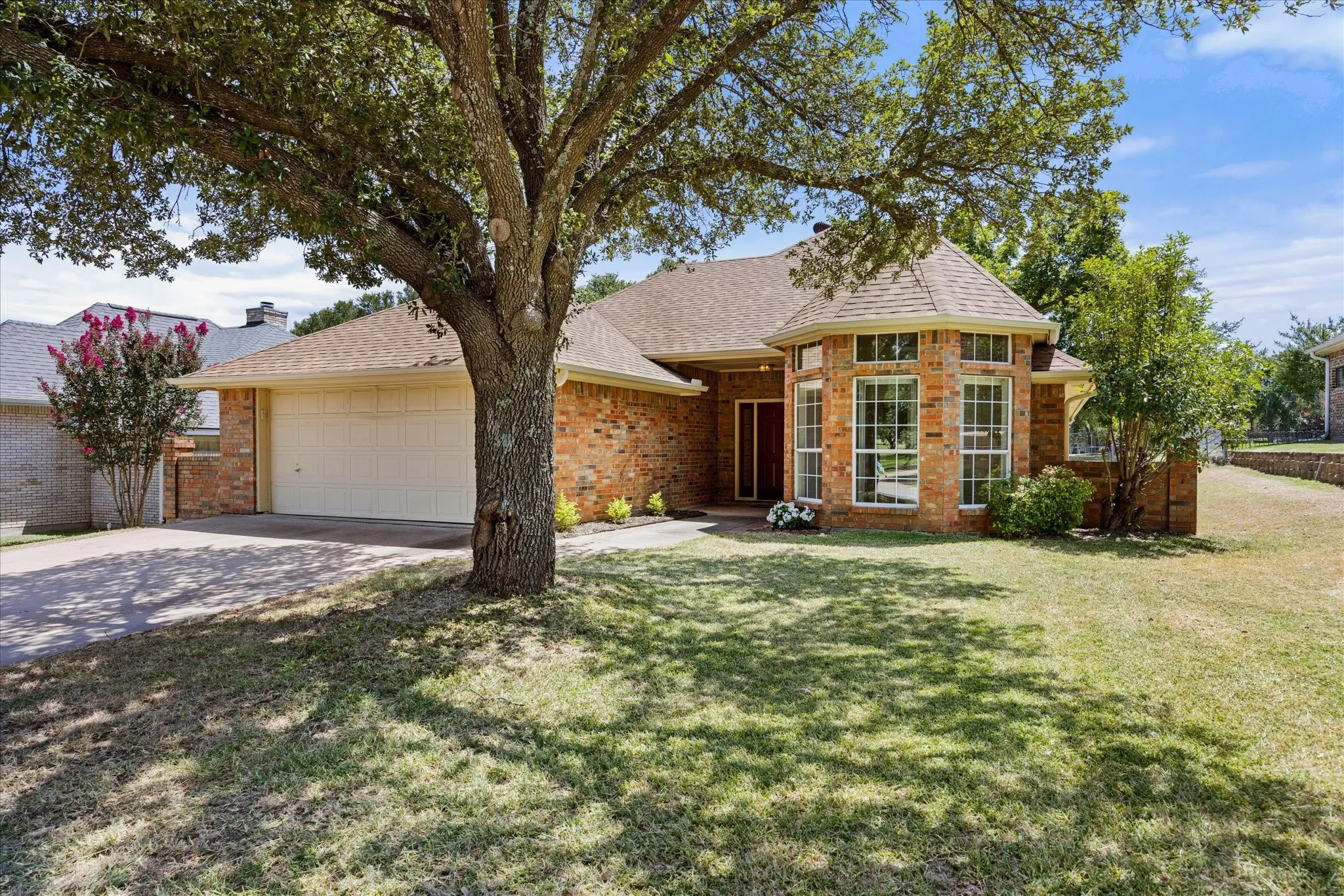 Single Family Residence For Sale in Hood County , 8724 Bellechase Road, Granbury, Texas 76049, 3 Bedroom, 2 Bathroom, 2 Garage spaces, 1,361 Sqft, built in 1993, mls#21319695, Real Estate Agent in Granbury, Homes For Sale in Hood county, Homes For Sale in Granbury, Realtor in Granbury Texas, Real Estate Brokerage Independent Realty Texas, Luminita Cordes Realtor
