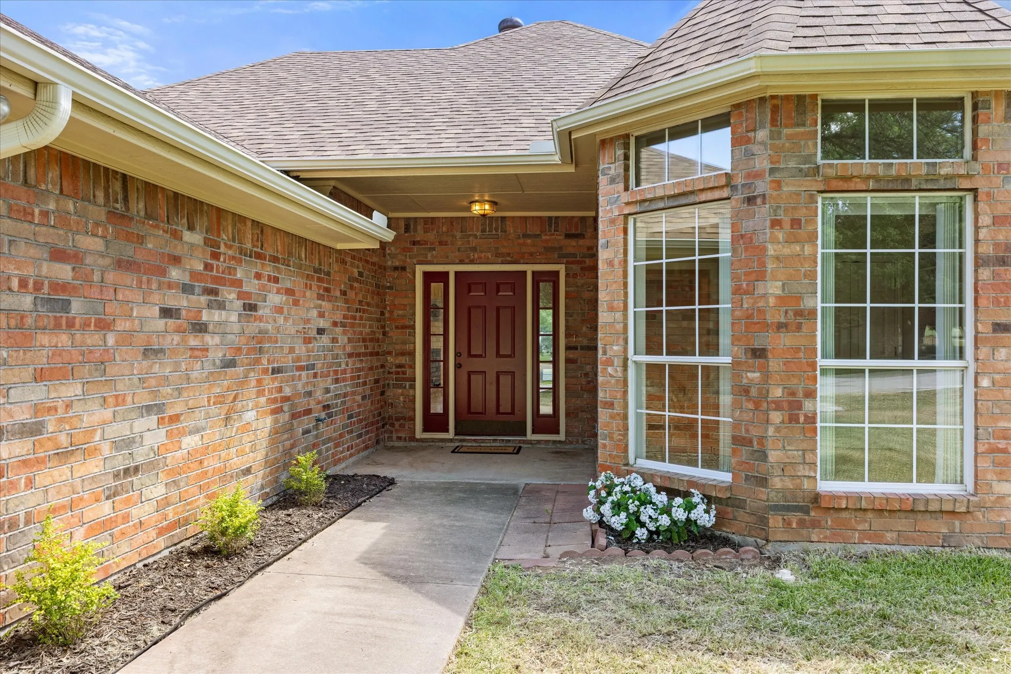 Single Family Residence For Sale in Hood County , 8724 Bellechase Road, Granbury, Texas 76049, 3 Bedroom, 2 Bathroom, 2 Garage spaces, 1,361 Sqft, built in 1993, mls#21319695, Real Estate Agent in Granbury, Homes For Sale in Hood county, Homes For Sale in Granbury, Realtor in Granbury Texas, Real Estate Brokerage Independent Realty Texas, Luminita Cordes Realtor