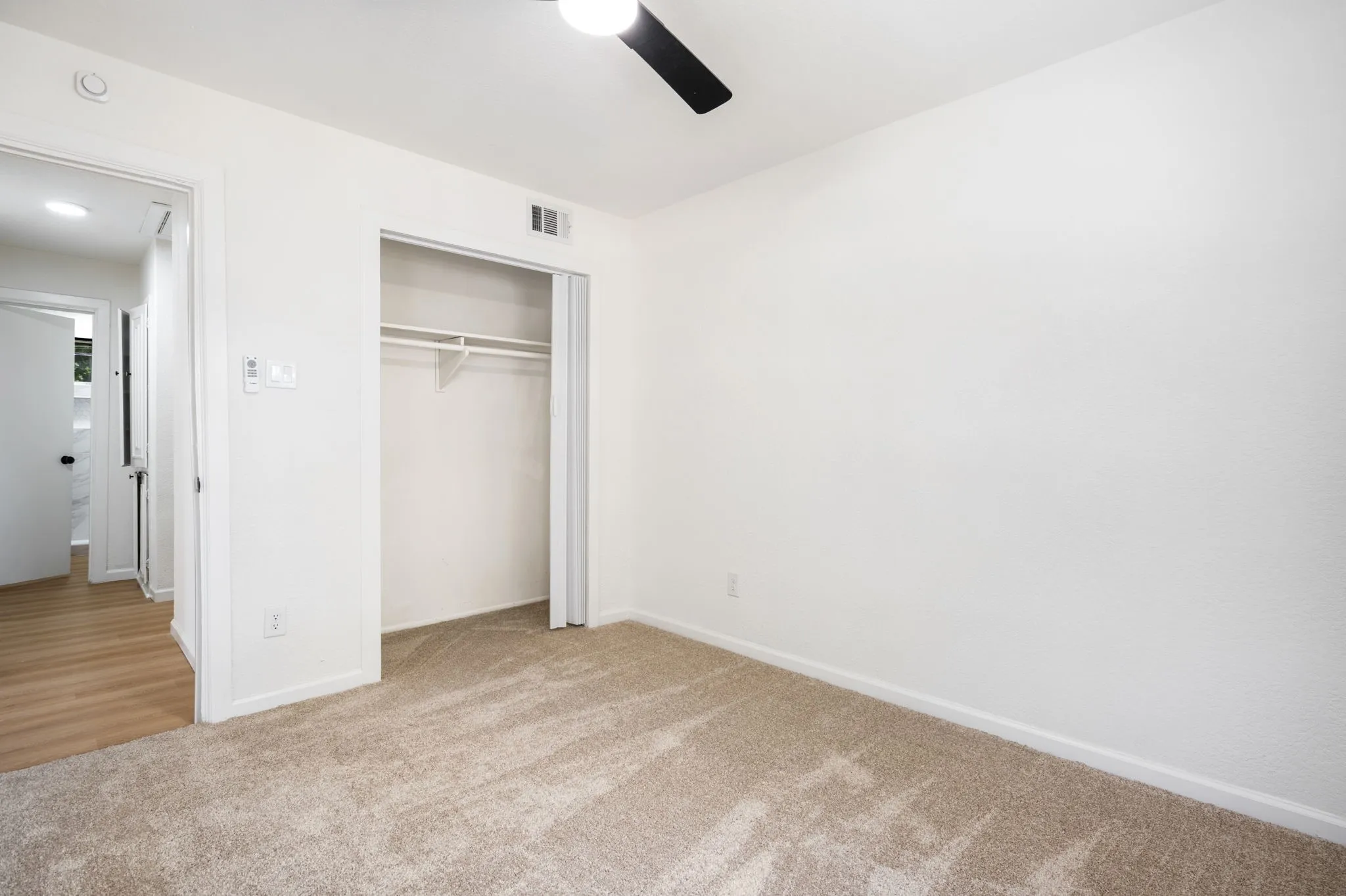 Single Family Residence For Sale in Dallas County , 3039 Mason Drive, Mesquite, Texas 75150, 4 Bedroom, 3 Bathroom, Garage spaces, 1,528 Sqft, built in 1959, mls#21328040, Real Estate Agent in Mesquite, Homes For Sale in Dallas county, Homes For Sale in Mesquite, Realtor in Mesquite Texas, Real Estate Brokerage Independent Realty Texas, Luminita Cordes Realtor