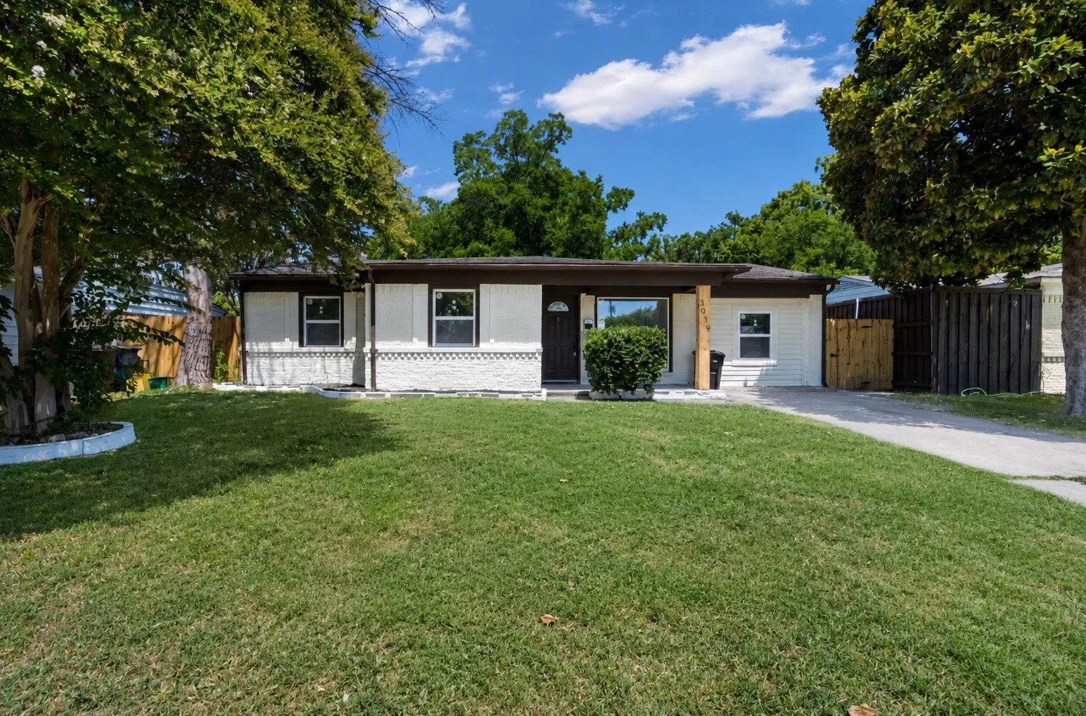 Single Family Residence For Sale in Dallas County , 3039 Mason Drive, Mesquite, Texas 75150, 4 Bedroom, 3 Bathroom, Garage spaces, 1,528 Sqft, built in 1959, mls#21328040, Real Estate Agent in Mesquite, Homes For Sale in Dallas county, Homes For Sale in Mesquite, Realtor in Mesquite Texas, Real Estate Brokerage Independent Realty Texas, Luminita Cordes Realtor
