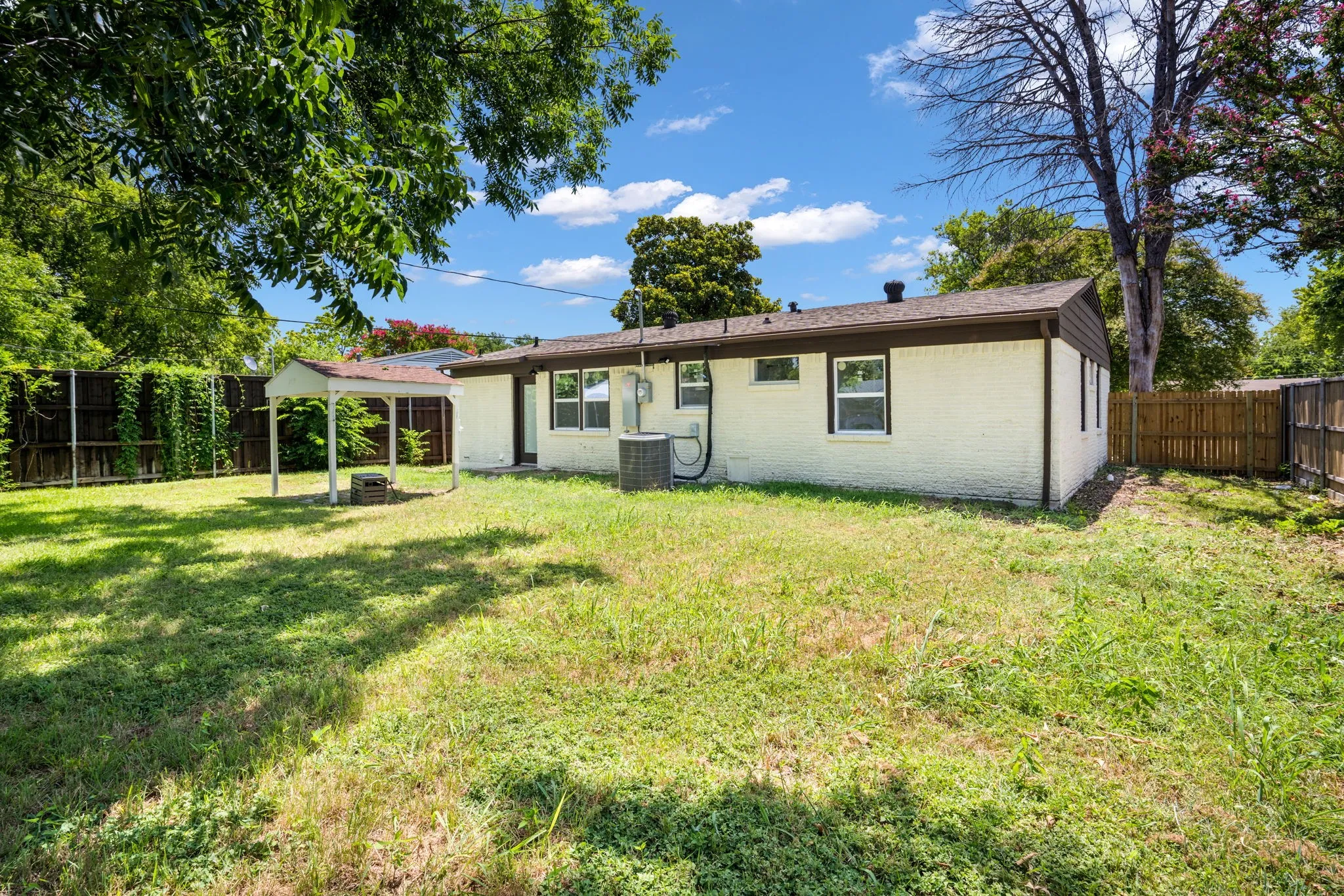 Single Family Residence For Sale in Dallas County , 3039 Mason Drive, Mesquite, Texas 75150, 4 Bedroom, 3 Bathroom, Garage spaces, 1,528 Sqft, built in 1959, mls#21328040, Real Estate Agent in Mesquite, Homes For Sale in Dallas county, Homes For Sale in Mesquite, Realtor in Mesquite Texas, Real Estate Brokerage Independent Realty Texas, Luminita Cordes Realtor