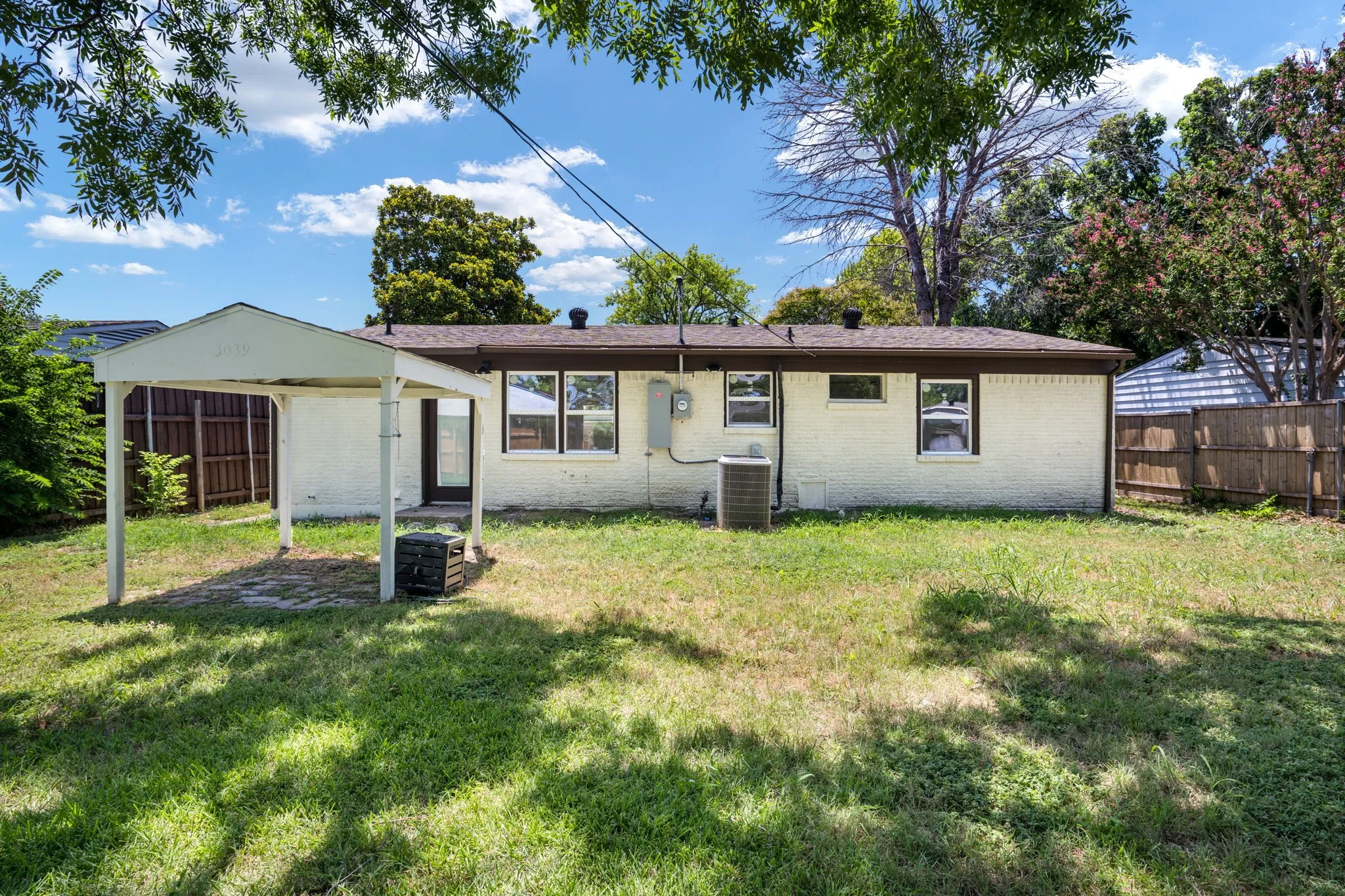 Single Family Residence For Sale in Dallas County , 3039 Mason Drive, Mesquite, Texas 75150, 4 Bedroom, 3 Bathroom, Garage spaces, 1,528 Sqft, built in 1959, mls#21328040, Real Estate Agent in Mesquite, Homes For Sale in Dallas county, Homes For Sale in Mesquite, Realtor in Mesquite Texas, Real Estate Brokerage Independent Realty Texas, Luminita Cordes Realtor