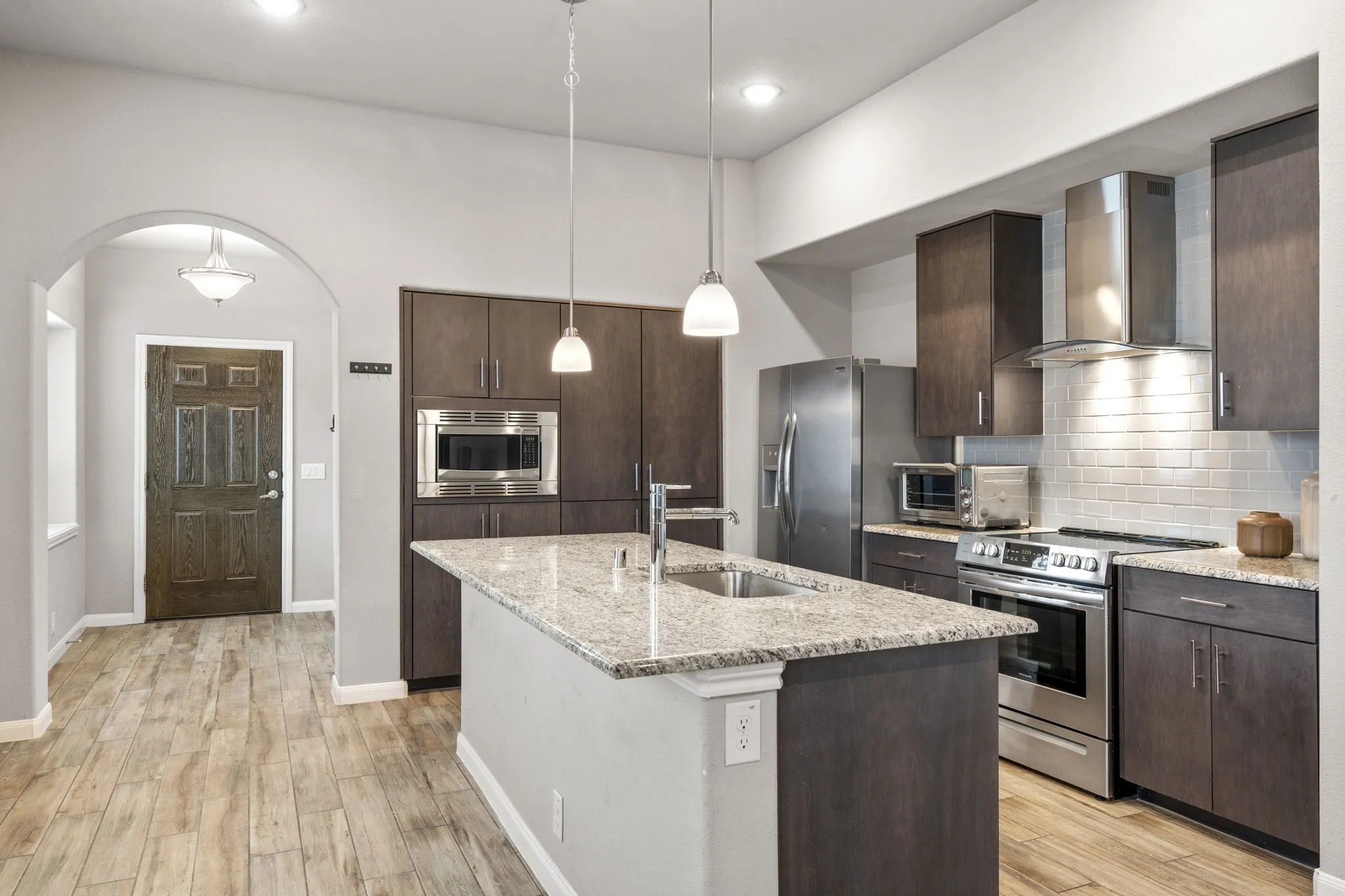 Single Family Residence For Sale in Collin County , 505 Lucas Lane, Lavon, Texas 75166, 4 Bedroom, 3 Bathroom, 2 Garage spaces, 2,490 Sqft, built in 2021, mls#21324636, Real Estate Agent in Lavon, Homes For Sale in Collin county, Homes For Sale in Lavon, Realtor in Lavon Texas, Real Estate Brokerage Independent Realty Texas, Luminita Cordes Realtor