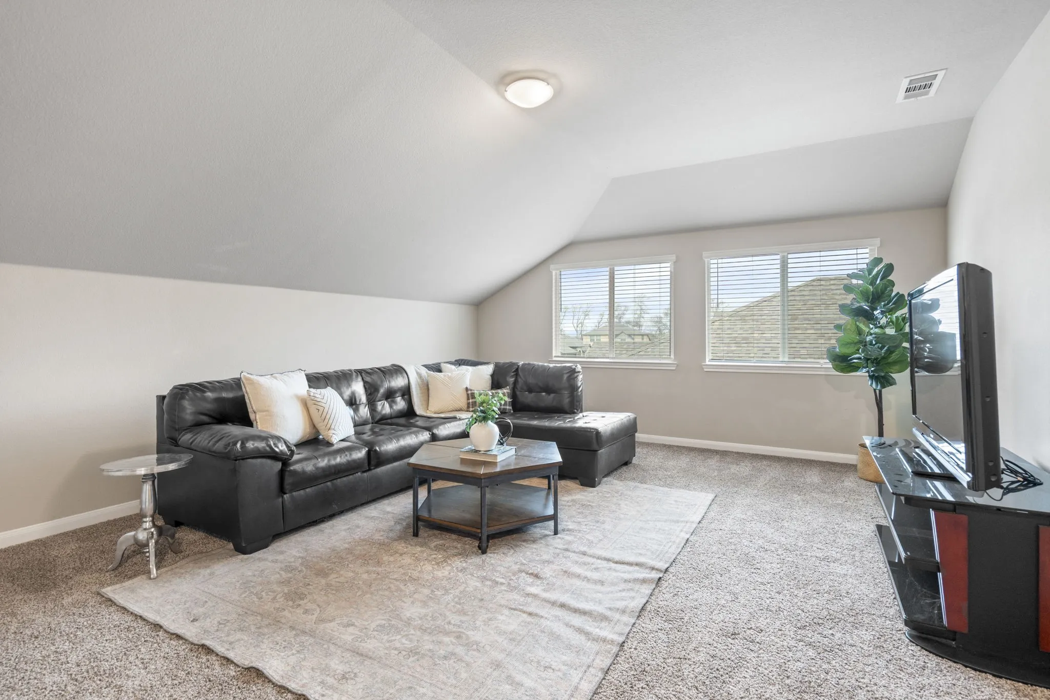 Single Family Residence For Sale in Collin County , 505 Lucas Lane, Lavon, Texas 75166, 4 Bedroom, 3 Bathroom, 2 Garage spaces, 2,490 Sqft, built in 2021, mls#21324636, Real Estate Agent in Lavon, Homes For Sale in Collin county, Homes For Sale in Lavon, Realtor in Lavon Texas, Real Estate Brokerage Independent Realty Texas, Luminita Cordes Realtor