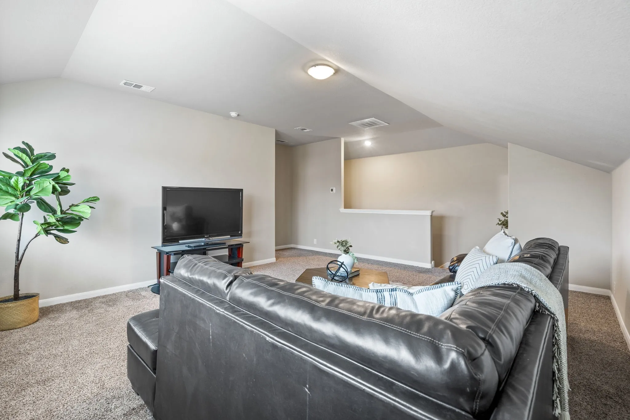 Single Family Residence For Sale in Collin County , 505 Lucas Lane, Lavon, Texas 75166, 4 Bedroom, 3 Bathroom, 2 Garage spaces, 2,490 Sqft, built in 2021, mls#21324636, Real Estate Agent in Lavon, Homes For Sale in Collin county, Homes For Sale in Lavon, Realtor in Lavon Texas, Real Estate Brokerage Independent Realty Texas, Luminita Cordes Realtor