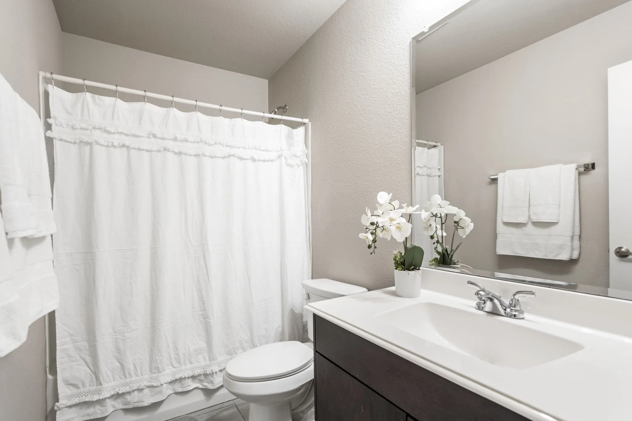 Single Family Residence For Sale in Collin County , 505 Lucas Lane, Lavon, Texas 75166, 4 Bedroom, 3 Bathroom, 2 Garage spaces, 2,490 Sqft, built in 2021, mls#21324636, Real Estate Agent in Lavon, Homes For Sale in Collin county, Homes For Sale in Lavon, Realtor in Lavon Texas, Real Estate Brokerage Independent Realty Texas, Luminita Cordes Realtor