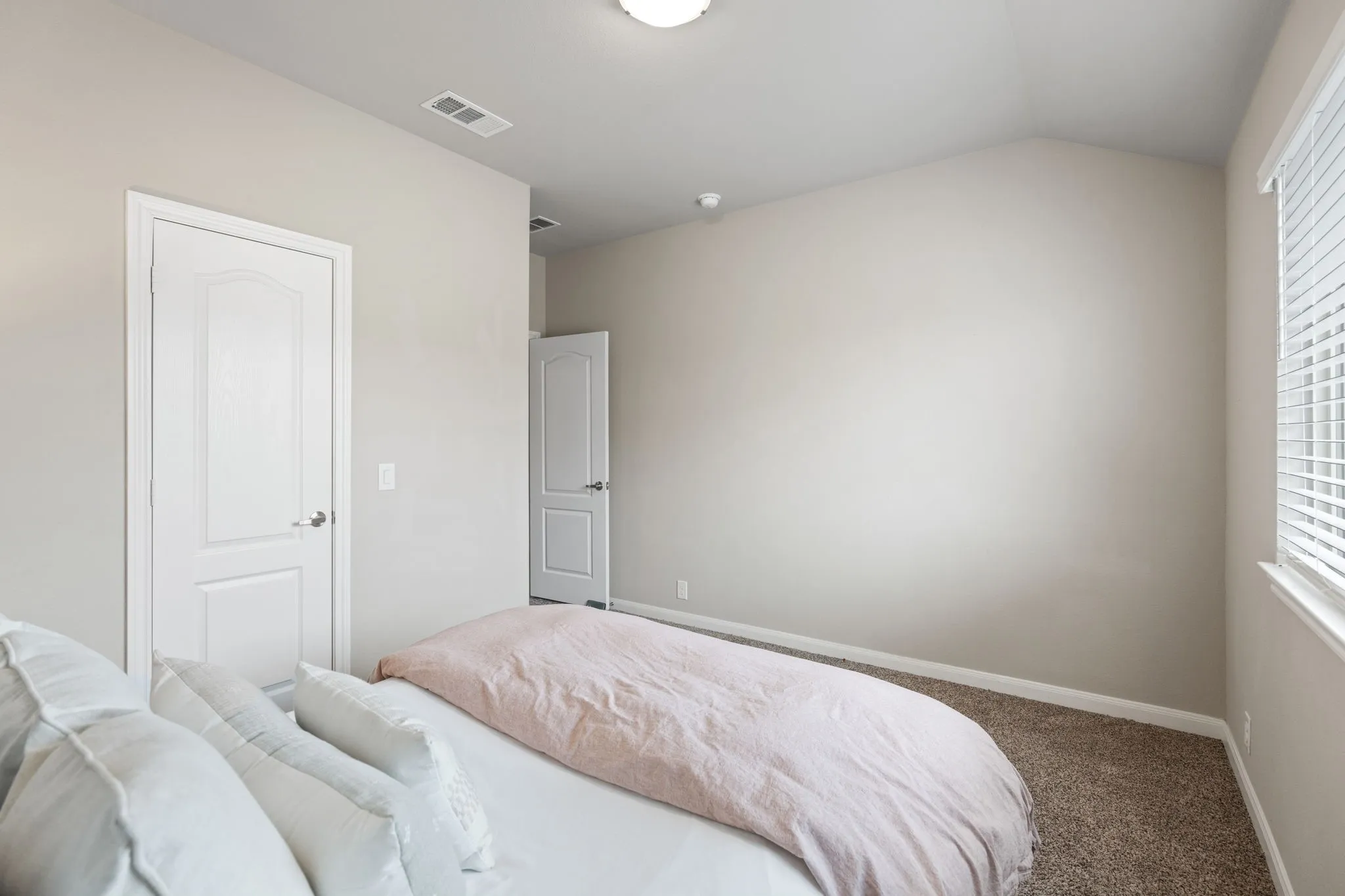Single Family Residence For Sale in Collin County , 505 Lucas Lane, Lavon, Texas 75166, 4 Bedroom, 3 Bathroom, 2 Garage spaces, 2,490 Sqft, built in 2021, mls#21324636, Real Estate Agent in Lavon, Homes For Sale in Collin county, Homes For Sale in Lavon, Realtor in Lavon Texas, Real Estate Brokerage Independent Realty Texas, Luminita Cordes Realtor