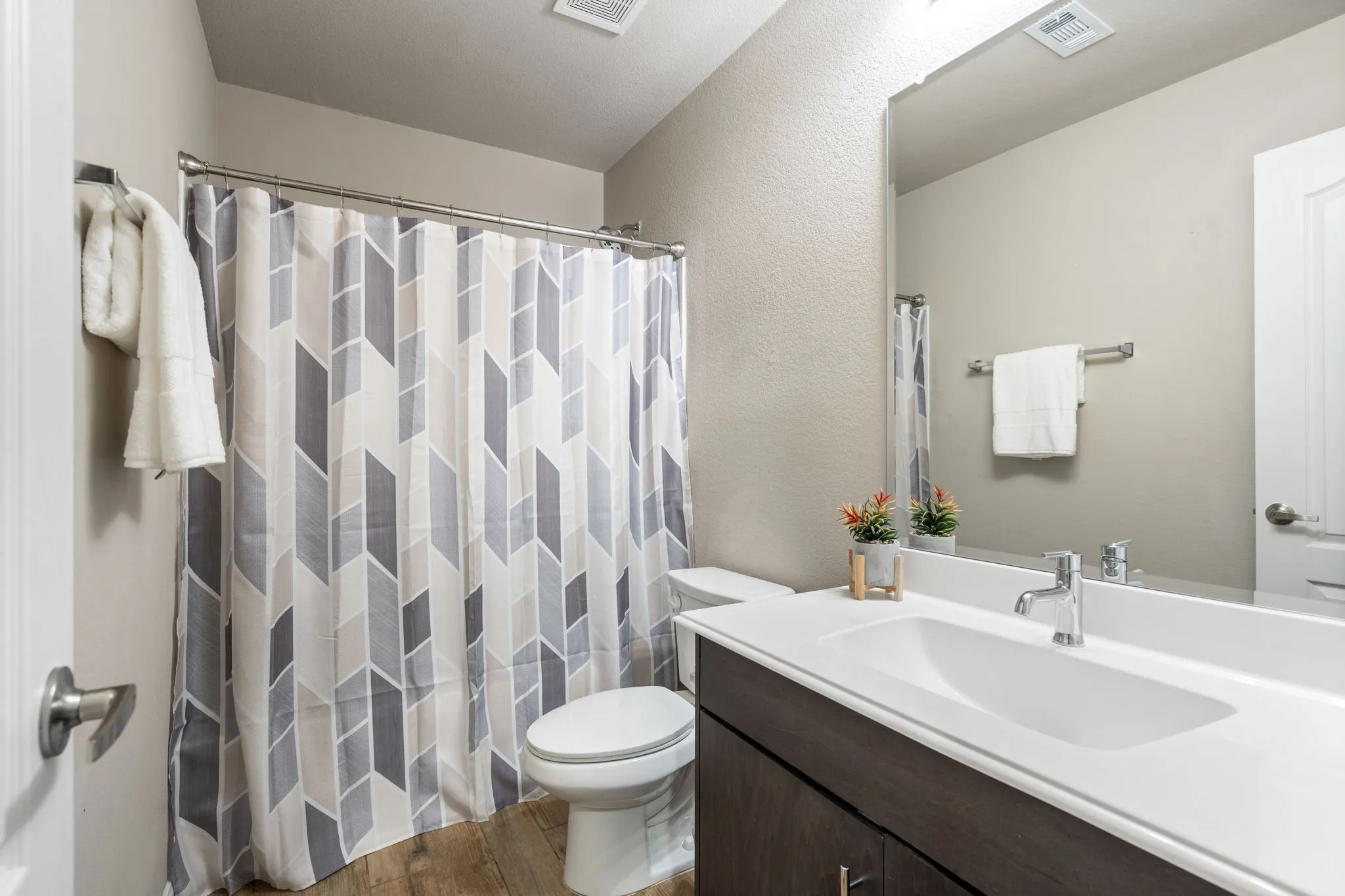 Single Family Residence For Sale in Collin County , 505 Lucas Lane, Lavon, Texas 75166, 4 Bedroom, 3 Bathroom, 2 Garage spaces, 2,490 Sqft, built in 2021, mls#21324636, Real Estate Agent in Lavon, Homes For Sale in Collin county, Homes For Sale in Lavon, Realtor in Lavon Texas, Real Estate Brokerage Independent Realty Texas, Luminita Cordes Realtor