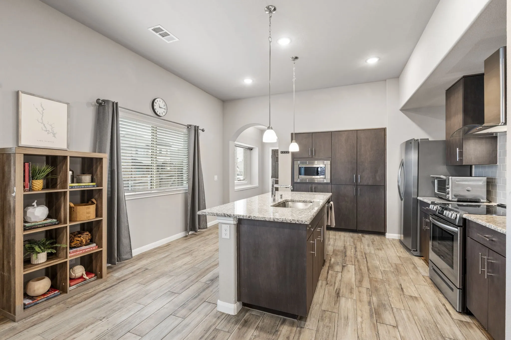 Single Family Residence For Sale in Collin County , 505 Lucas Lane, Lavon, Texas 75166, 4 Bedroom, 3 Bathroom, 2 Garage spaces, 2,490 Sqft, built in 2021, mls#21324636, Real Estate Agent in Lavon, Homes For Sale in Collin county, Homes For Sale in Lavon, Realtor in Lavon Texas, Real Estate Brokerage Independent Realty Texas, Luminita Cordes Realtor
