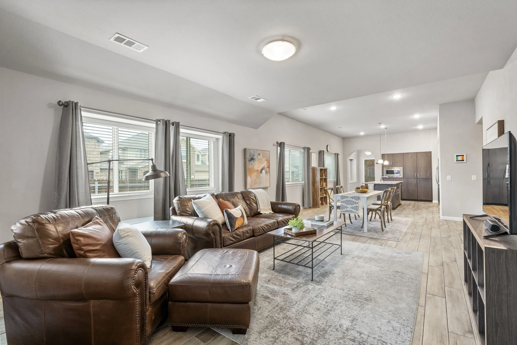 Single Family Residence For Sale in Collin County , 505 Lucas Lane, Lavon, Texas 75166, 4 Bedroom, 3 Bathroom, 2 Garage spaces, 2,490 Sqft, built in 2021, mls#21324636, Real Estate Agent in Lavon, Homes For Sale in Collin county, Homes For Sale in Lavon, Realtor in Lavon Texas, Real Estate Brokerage Independent Realty Texas, Luminita Cordes Realtor