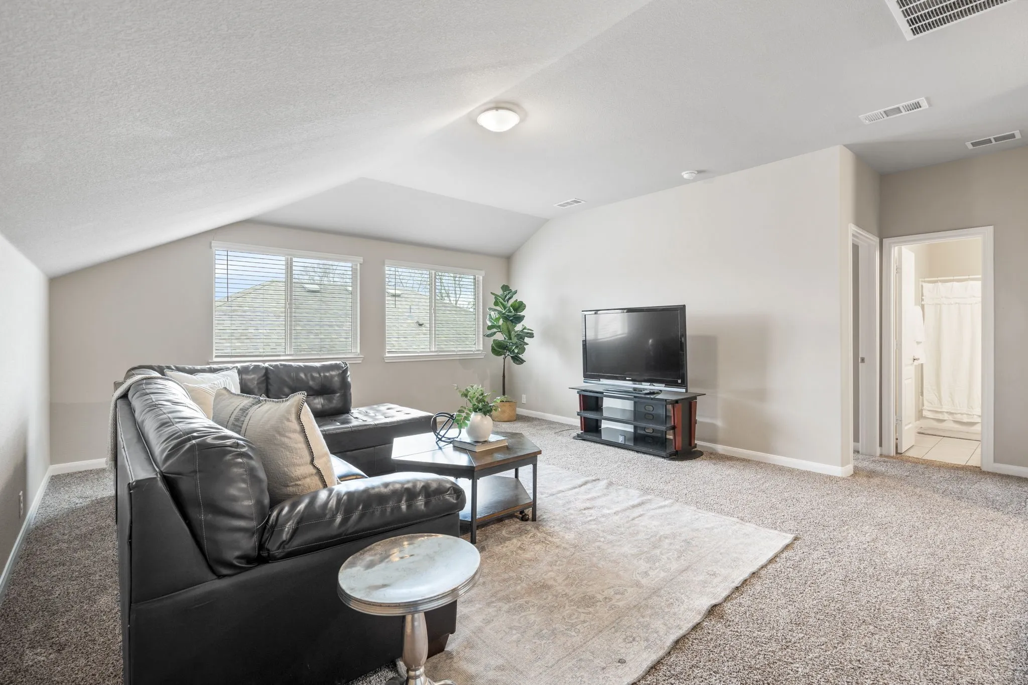 Single Family Residence For Sale in Collin County , 505 Lucas Lane, Lavon, Texas 75166, 4 Bedroom, 3 Bathroom, 2 Garage spaces, 2,490 Sqft, built in 2021, mls#21324636, Real Estate Agent in Lavon, Homes For Sale in Collin county, Homes For Sale in Lavon, Realtor in Lavon Texas, Real Estate Brokerage Independent Realty Texas, Luminita Cordes Realtor