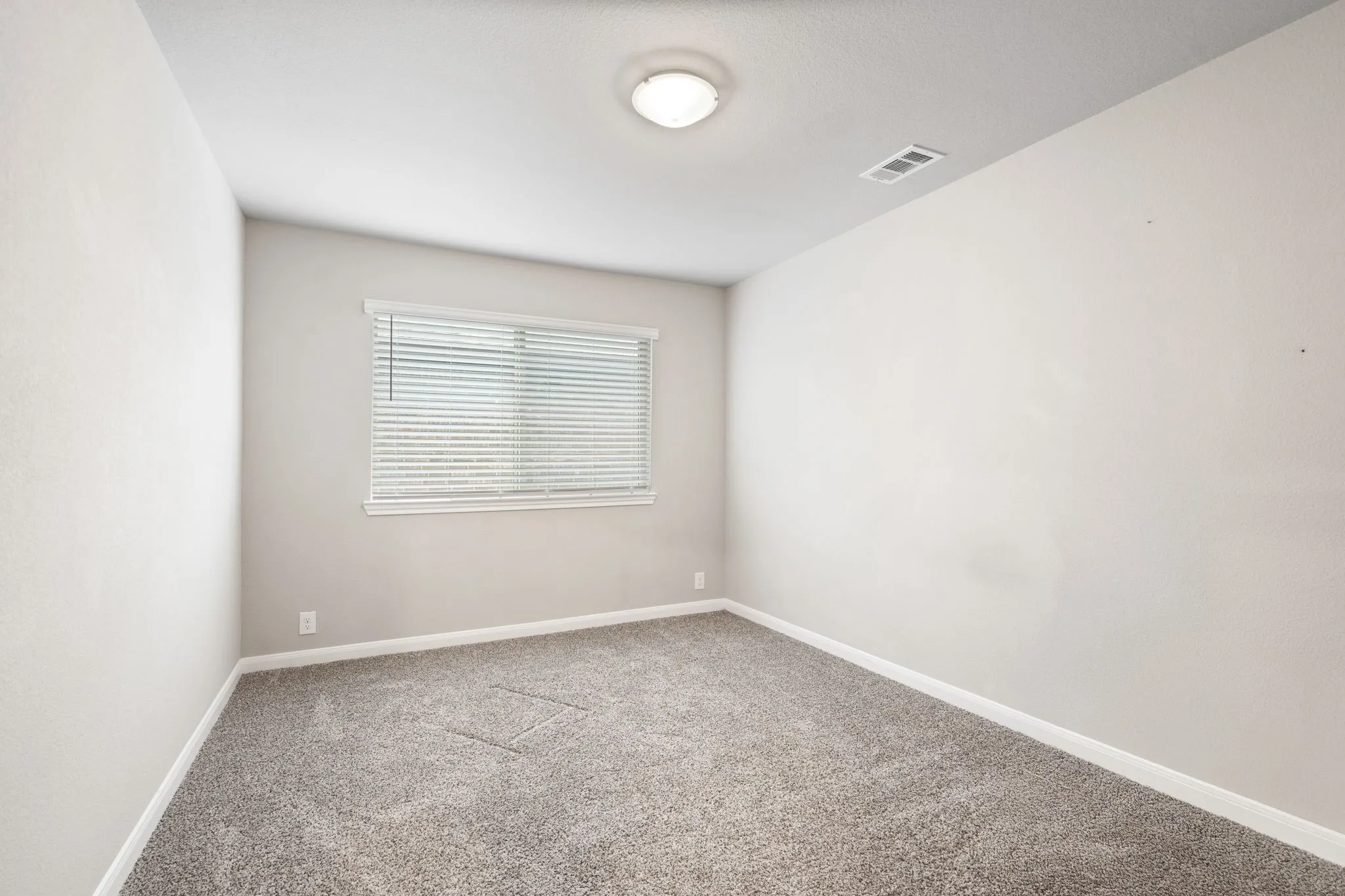 Single Family Residence For Sale in Collin County , 505 Lucas Lane, Lavon, Texas 75166, 4 Bedroom, 3 Bathroom, 2 Garage spaces, 2,490 Sqft, built in 2021, mls#21324636, Real Estate Agent in Lavon, Homes For Sale in Collin county, Homes For Sale in Lavon, Realtor in Lavon Texas, Real Estate Brokerage Independent Realty Texas, Luminita Cordes Realtor