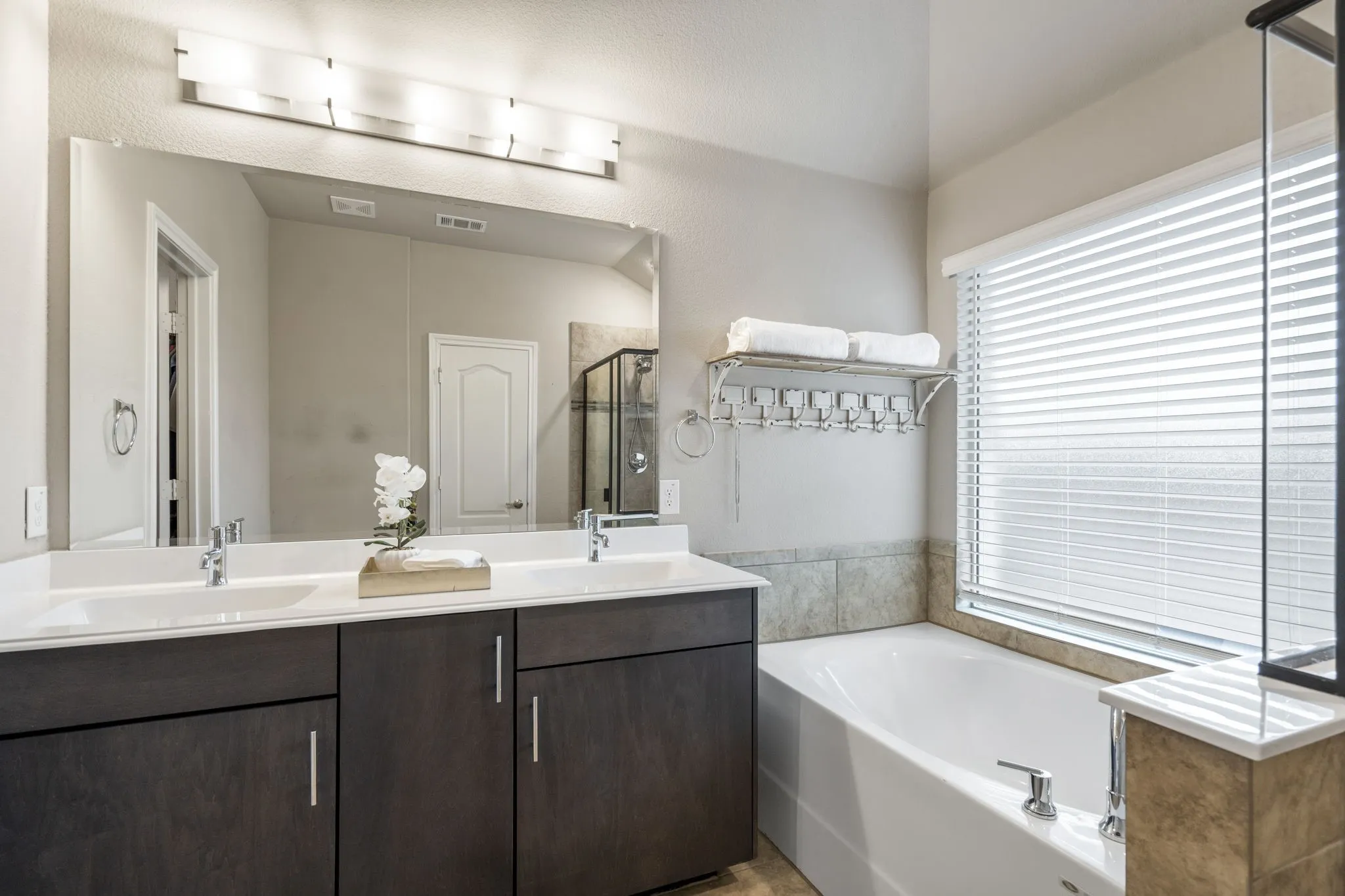 Single Family Residence For Sale in Collin County , 505 Lucas Lane, Lavon, Texas 75166, 4 Bedroom, 3 Bathroom, 2 Garage spaces, 2,490 Sqft, built in 2021, mls#21324636, Real Estate Agent in Lavon, Homes For Sale in Collin county, Homes For Sale in Lavon, Realtor in Lavon Texas, Real Estate Brokerage Independent Realty Texas, Luminita Cordes Realtor