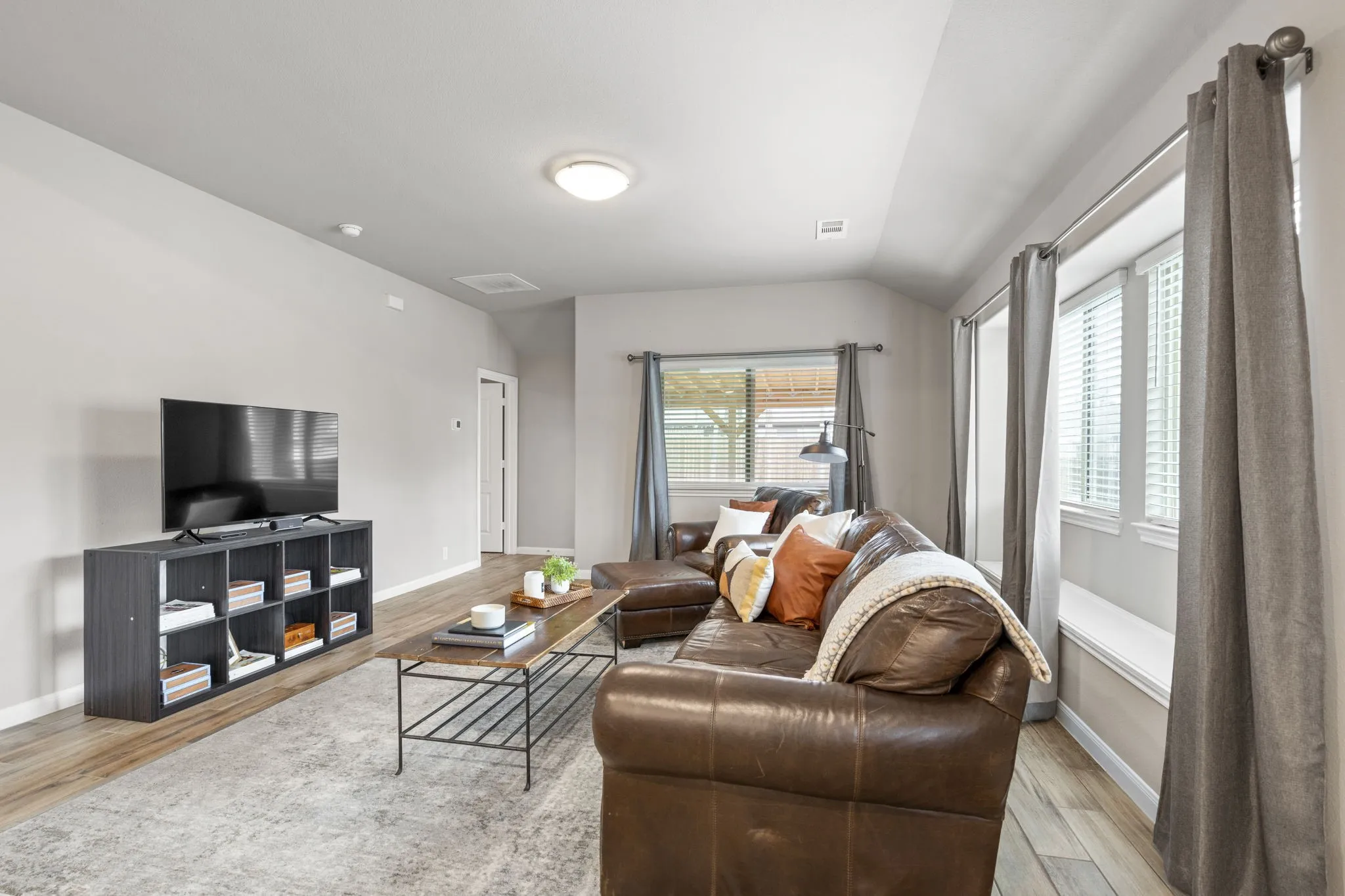 Single Family Residence For Sale in Collin County , 505 Lucas Lane, Lavon, Texas 75166, 4 Bedroom, 3 Bathroom, 2 Garage spaces, 2,490 Sqft, built in 2021, mls#21324636, Real Estate Agent in Lavon, Homes For Sale in Collin county, Homes For Sale in Lavon, Realtor in Lavon Texas, Real Estate Brokerage Independent Realty Texas, Luminita Cordes Realtor
