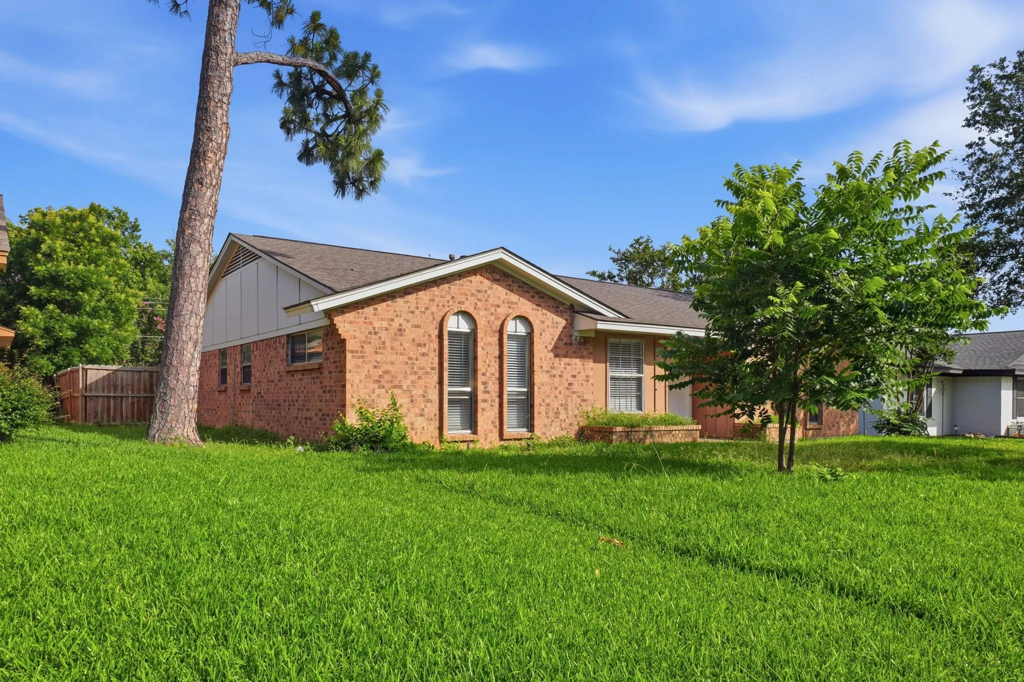 Single Family Residence For Sale in Dallas County , 2324 Lovell Drive, Mesquite, Texas 75150, 3 Bedroom, 2 Bathroom, 2 Garage spaces, 1,627 Sqft, built in 1971, mls#21282279, Real Estate Agent in Mesquite, Homes For Sale in Dallas county, Homes For Sale in Mesquite, Realtor in Mesquite Texas, Real Estate Brokerage Independent Realty Texas, Luminita Cordes Realtor