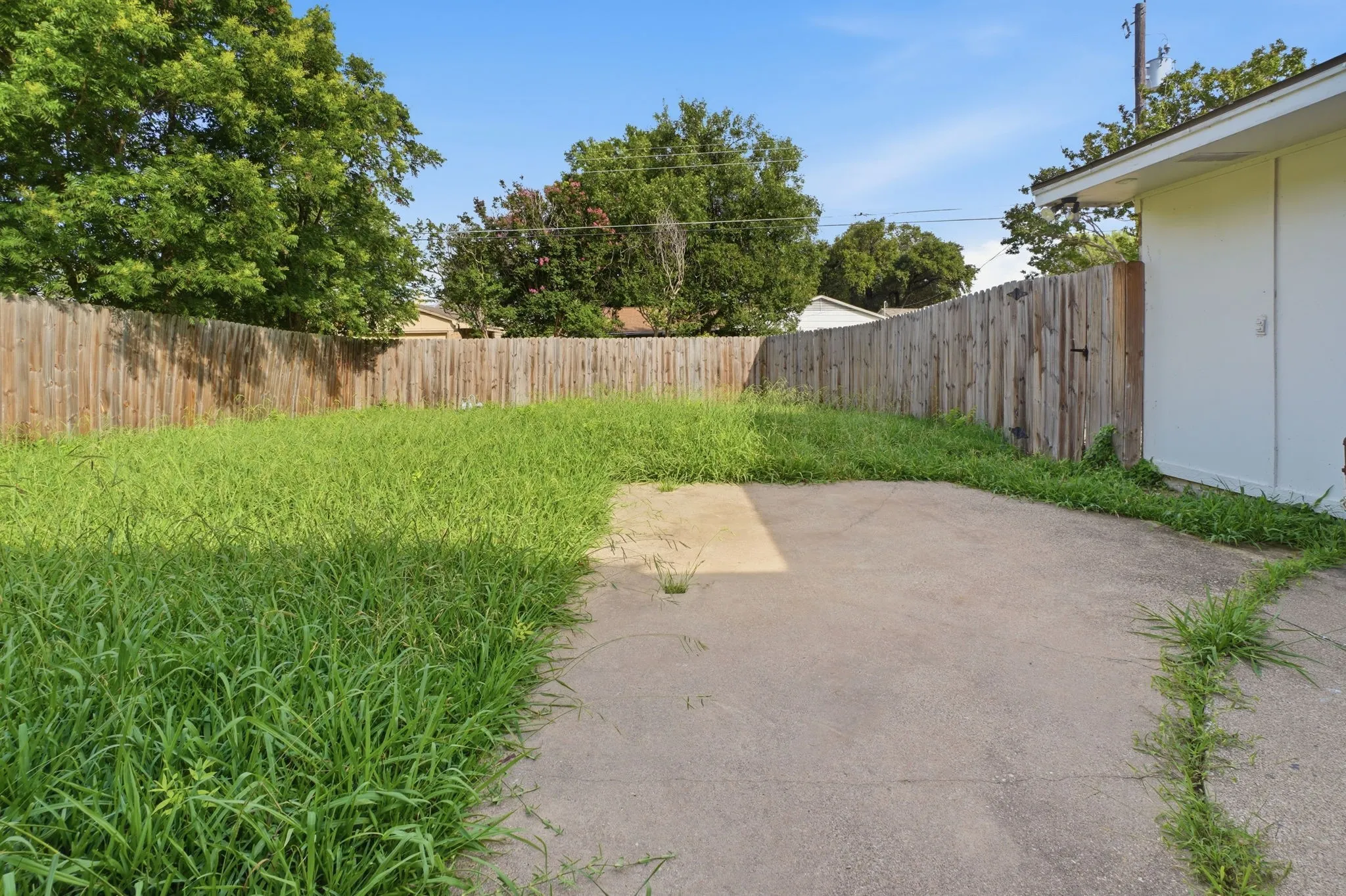 Single Family Residence For Sale in Dallas County , 2324 Lovell Drive, Mesquite, Texas 75150, 3 Bedroom, 2 Bathroom, 2 Garage spaces, 1,627 Sqft, built in 1971, mls#21282279, Real Estate Agent in Mesquite, Homes For Sale in Dallas county, Homes For Sale in Mesquite, Realtor in Mesquite Texas, Real Estate Brokerage Independent Realty Texas, Luminita Cordes Realtor