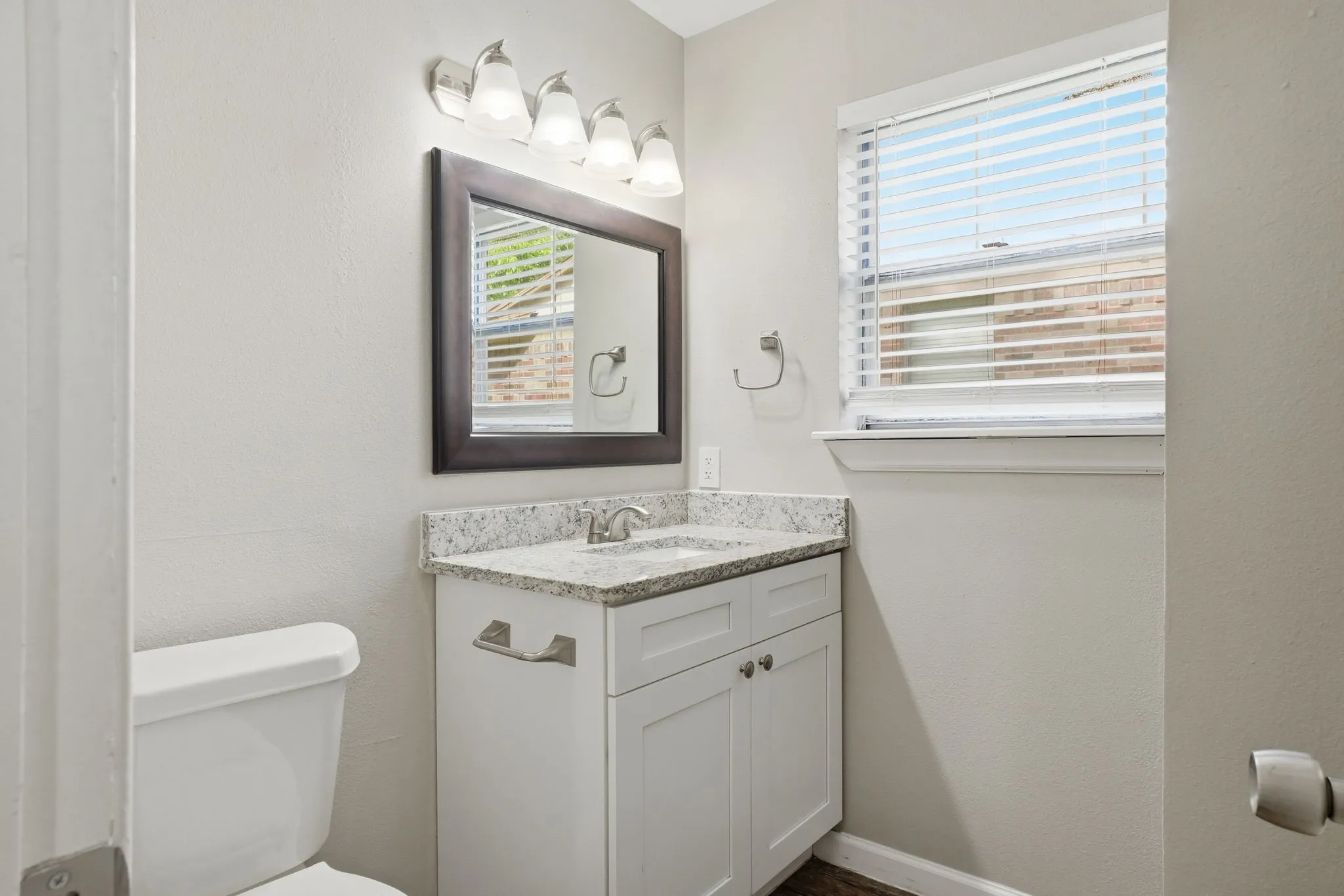 Single Family Residence For Sale in Dallas County , 2324 Lovell Drive, Mesquite, Texas 75150, 3 Bedroom, 2 Bathroom, 2 Garage spaces, 1,627 Sqft, built in 1971, mls#21282279, Real Estate Agent in Mesquite, Homes For Sale in Dallas county, Homes For Sale in Mesquite, Realtor in Mesquite Texas, Real Estate Brokerage Independent Realty Texas, Luminita Cordes Realtor