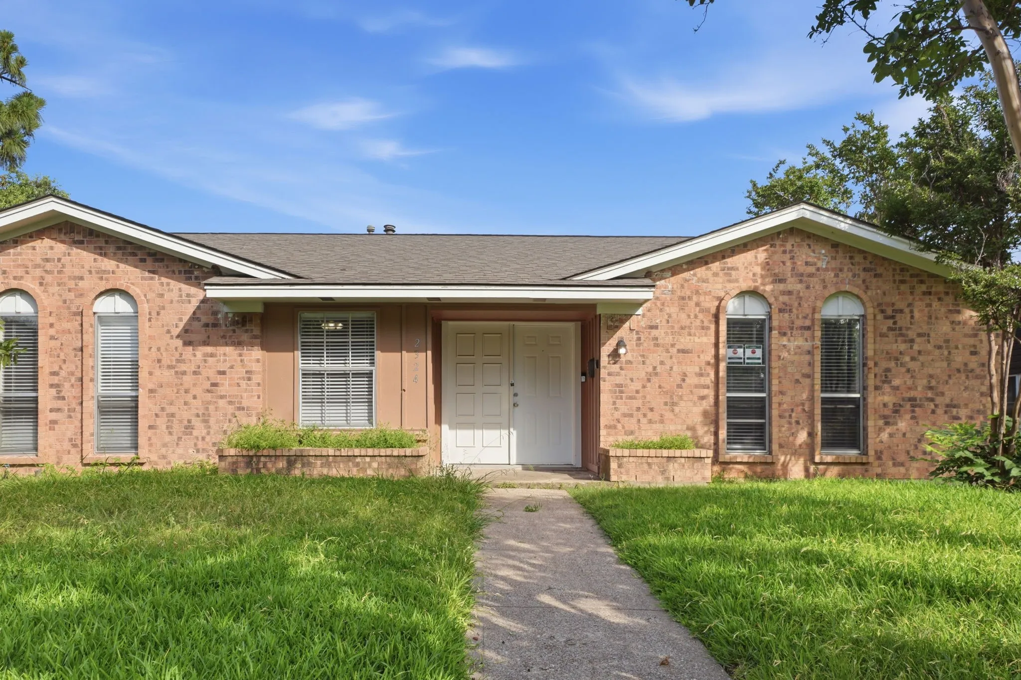 Single Family Residence For Sale in Dallas County , 2324 Lovell Drive, Mesquite, Texas 75150, 3 Bedroom, 2 Bathroom, 2 Garage spaces, 1,627 Sqft, built in 1971, mls#21282279, Real Estate Agent in Mesquite, Homes For Sale in Dallas county, Homes For Sale in Mesquite, Realtor in Mesquite Texas, Real Estate Brokerage Independent Realty Texas, Luminita Cordes Realtor