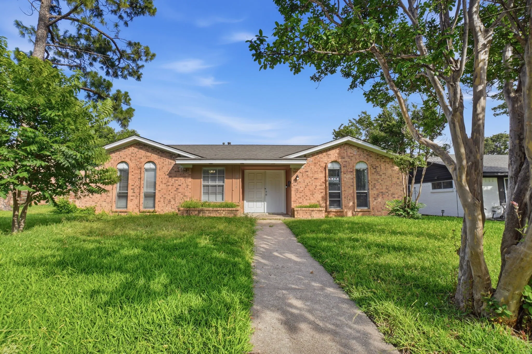 Single Family Residence For Sale in Dallas County , 2324 Lovell Drive, Mesquite, Texas 75150, 3 Bedroom, 2 Bathroom, 2 Garage spaces, 1,627 Sqft, built in 1971, mls#21282279, Real Estate Agent in Mesquite, Homes For Sale in Dallas county, Homes For Sale in Mesquite, Realtor in Mesquite Texas, Real Estate Brokerage Independent Realty Texas, Luminita Cordes Realtor