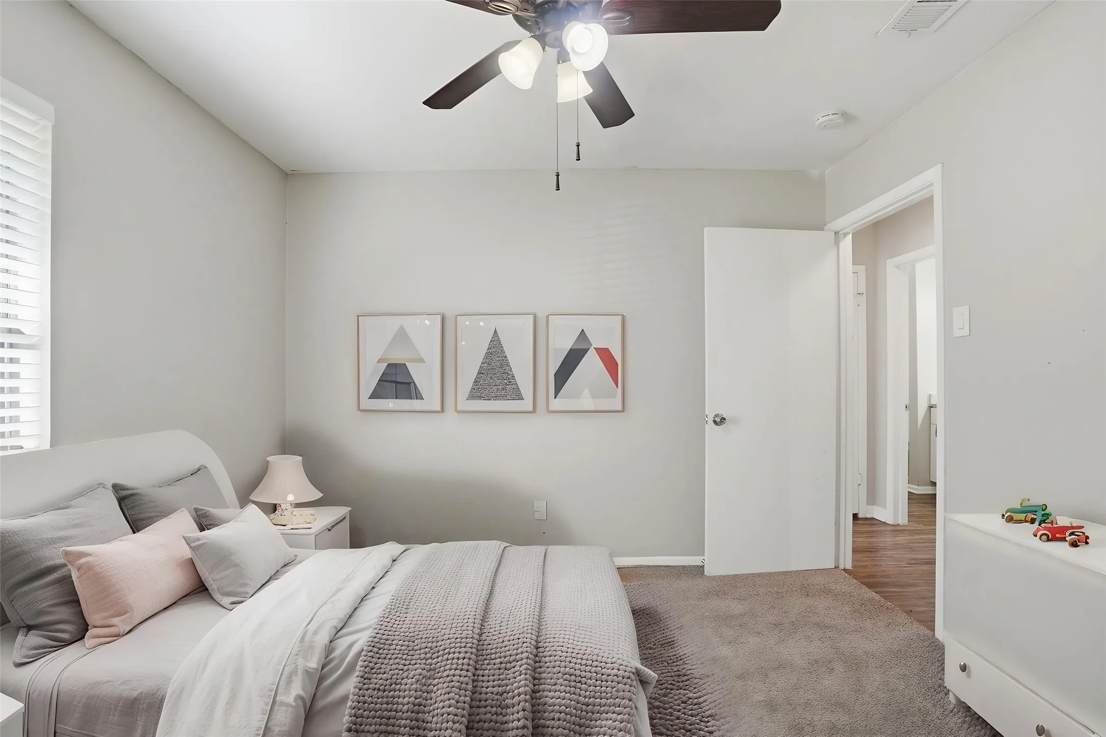 Single Family Residence For Sale in Dallas County , 2324 Lovell Drive, Mesquite, Texas 75150, 3 Bedroom, 2 Bathroom, 2 Garage spaces, 1,627 Sqft, built in 1971, mls#21282279, Real Estate Agent in Mesquite, Homes For Sale in Dallas county, Homes For Sale in Mesquite, Realtor in Mesquite Texas, Real Estate Brokerage Independent Realty Texas, Luminita Cordes Realtor