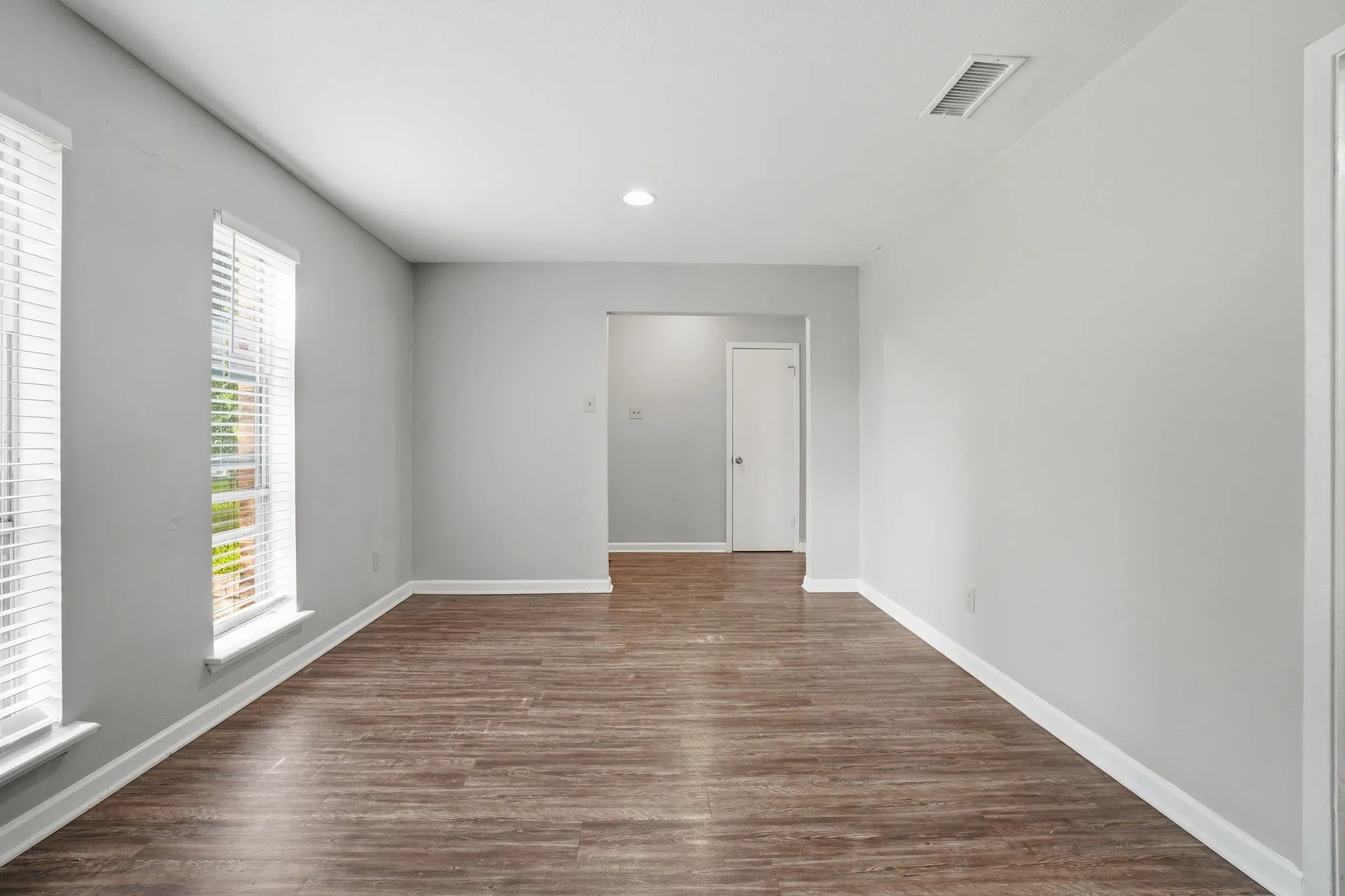 Single Family Residence For Sale in Dallas County , 2324 Lovell Drive, Mesquite, Texas 75150, 3 Bedroom, 2 Bathroom, 2 Garage spaces, 1,627 Sqft, built in 1971, mls#21282279, Real Estate Agent in Mesquite, Homes For Sale in Dallas county, Homes For Sale in Mesquite, Realtor in Mesquite Texas, Real Estate Brokerage Independent Realty Texas, Luminita Cordes Realtor