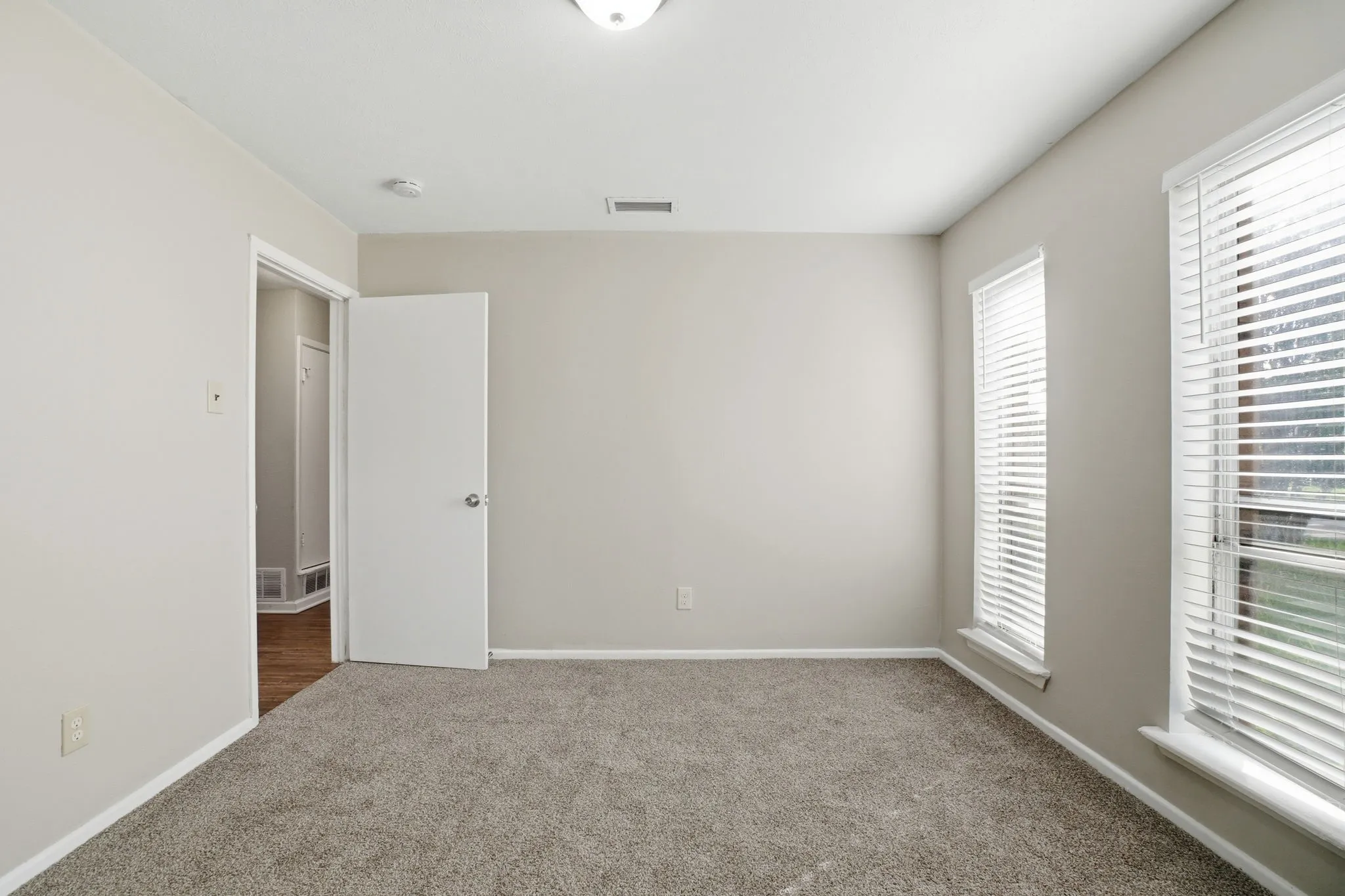 Single Family Residence For Sale in Dallas County , 2324 Lovell Drive, Mesquite, Texas 75150, 3 Bedroom, 2 Bathroom, 2 Garage spaces, 1,627 Sqft, built in 1971, mls#21282279, Real Estate Agent in Mesquite, Homes For Sale in Dallas county, Homes For Sale in Mesquite, Realtor in Mesquite Texas, Real Estate Brokerage Independent Realty Texas, Luminita Cordes Realtor