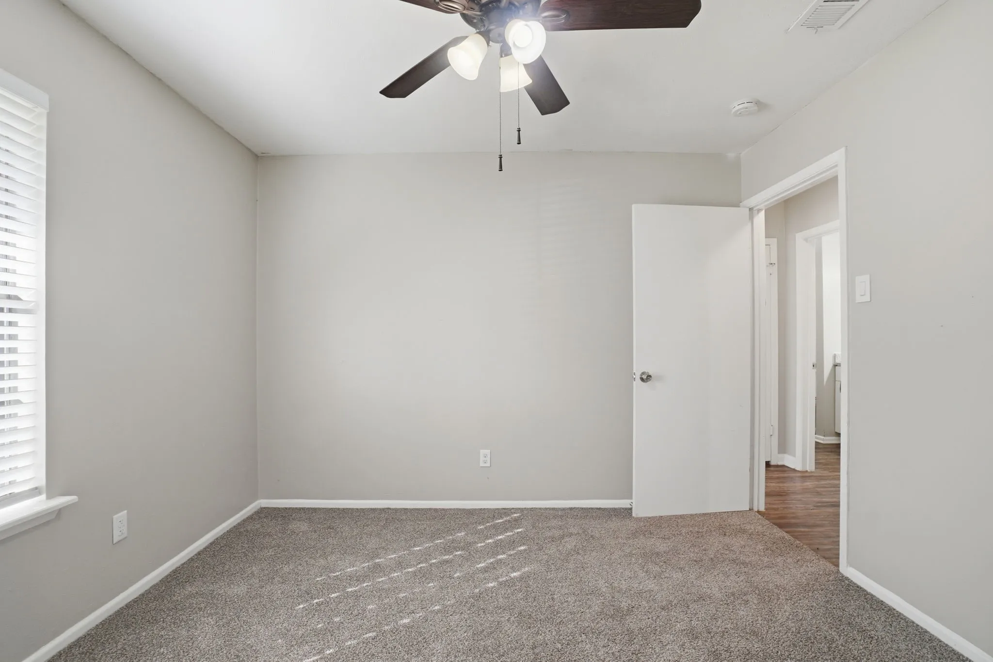 Single Family Residence For Sale in Dallas County , 2324 Lovell Drive, Mesquite, Texas 75150, 3 Bedroom, 2 Bathroom, 2 Garage spaces, 1,627 Sqft, built in 1971, mls#21282279, Real Estate Agent in Mesquite, Homes For Sale in Dallas county, Homes For Sale in Mesquite, Realtor in Mesquite Texas, Real Estate Brokerage Independent Realty Texas, Luminita Cordes Realtor