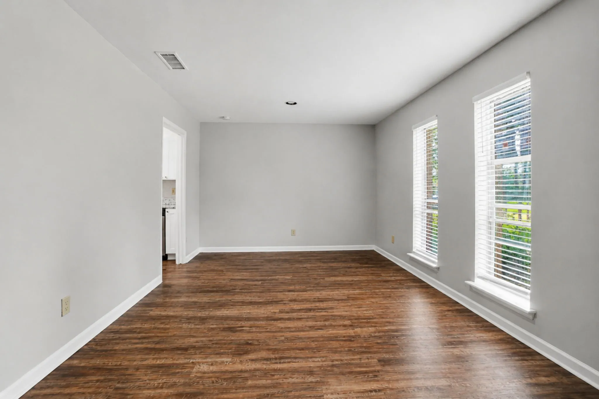 Single Family Residence For Sale in Dallas County , 2324 Lovell Drive, Mesquite, Texas 75150, 3 Bedroom, 2 Bathroom, 2 Garage spaces, 1,627 Sqft, built in 1971, mls#21282279, Real Estate Agent in Mesquite, Homes For Sale in Dallas county, Homes For Sale in Mesquite, Realtor in Mesquite Texas, Real Estate Brokerage Independent Realty Texas, Luminita Cordes Realtor