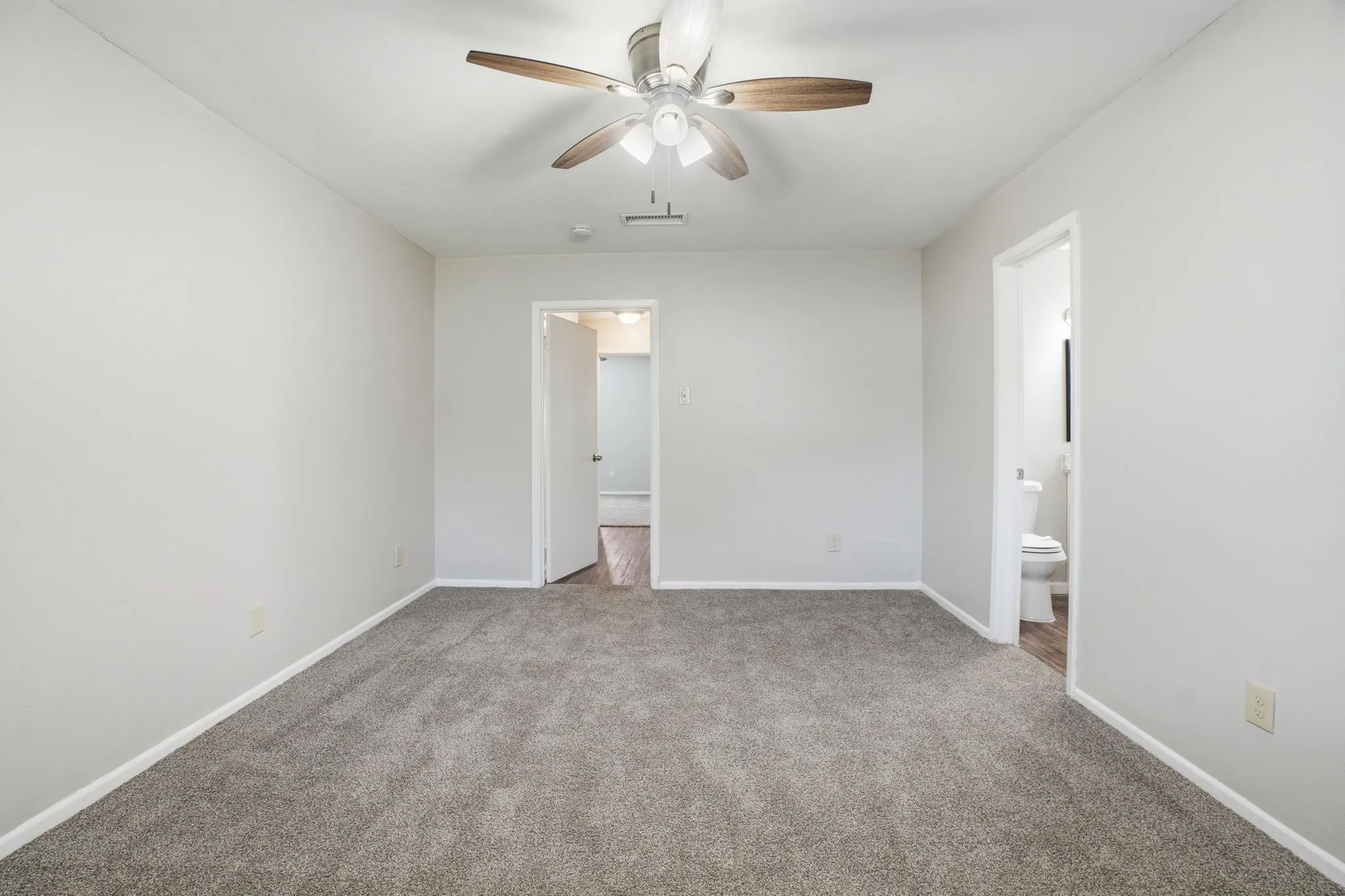 Single Family Residence For Sale in Dallas County , 2324 Lovell Drive, Mesquite, Texas 75150, 3 Bedroom, 2 Bathroom, 2 Garage spaces, 1,627 Sqft, built in 1971, mls#21282279, Real Estate Agent in Mesquite, Homes For Sale in Dallas county, Homes For Sale in Mesquite, Realtor in Mesquite Texas, Real Estate Brokerage Independent Realty Texas, Luminita Cordes Realtor