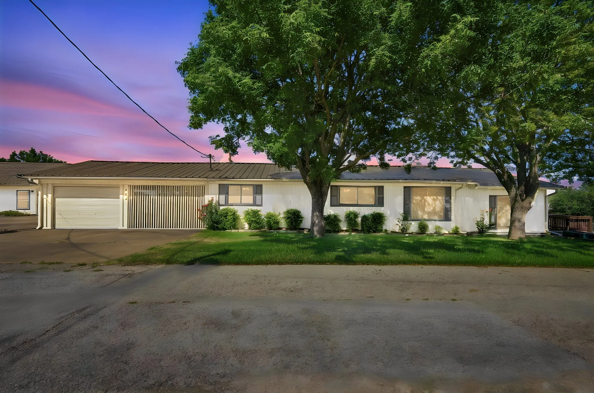 Single Family Residence For Sale in Bosque County , 311 County Road 1710, Clifton, Texas 76634, 5 Bedroom, 3 Bathroom, 4 Garage spaces, 3,592 Sqft, built in 1978, mls#21316958, Real Estate Agent in Clifton, Homes For Sale in Bosque county, Homes For Sale in Clifton, Realtor in Clifton Texas, Real Estate Brokerage Independent Realty Texas, Luminita Cordes Realtor