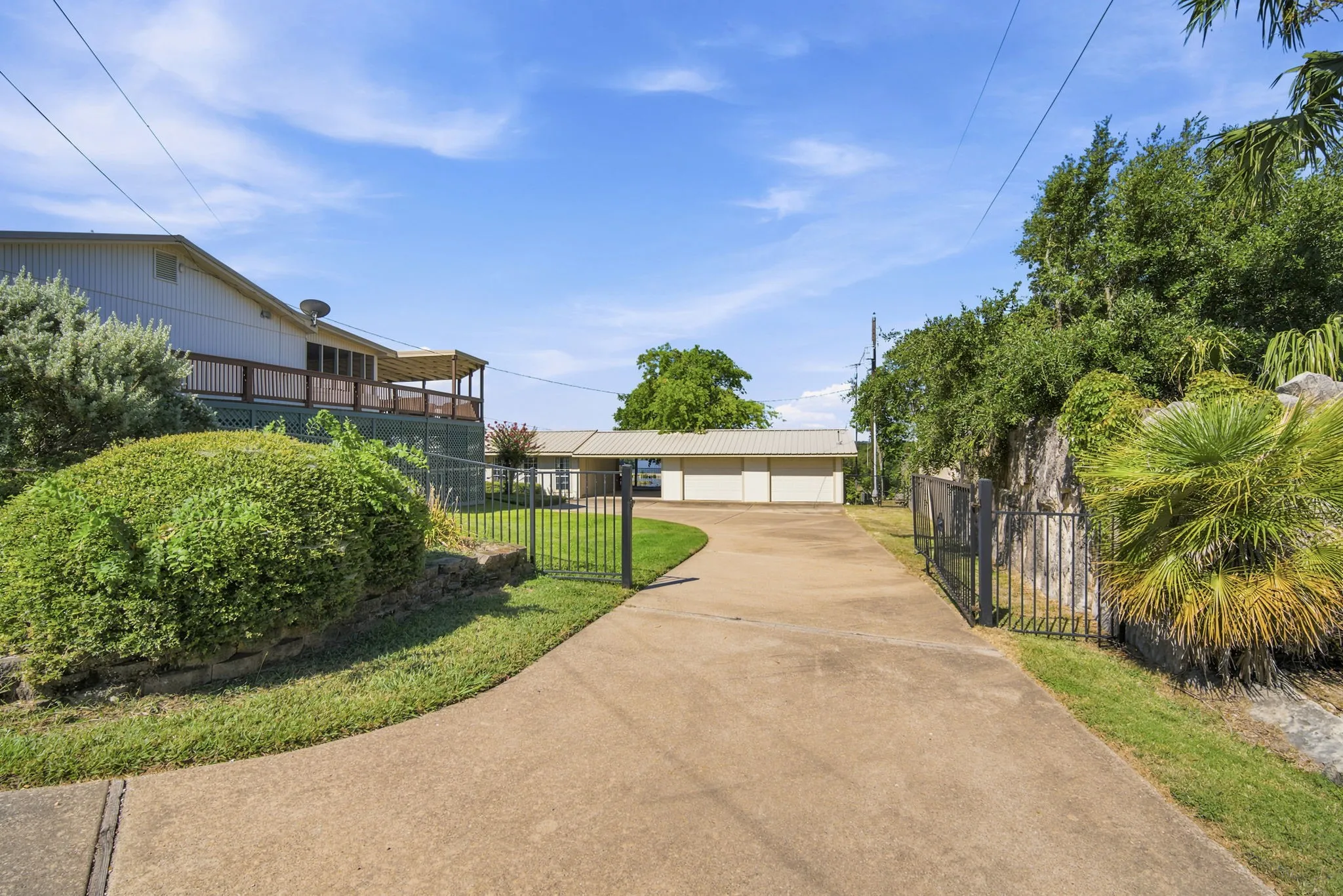 Single Family Residence For Sale in Bosque County , 311 County Road 1710, Clifton, Texas 76634, 5 Bedroom, 3 Bathroom, 4 Garage spaces, 3,592 Sqft, built in 1978, mls#21316958, Real Estate Agent in Clifton, Homes For Sale in Bosque county, Homes For Sale in Clifton, Realtor in Clifton Texas, Real Estate Brokerage Independent Realty Texas, Luminita Cordes Realtor