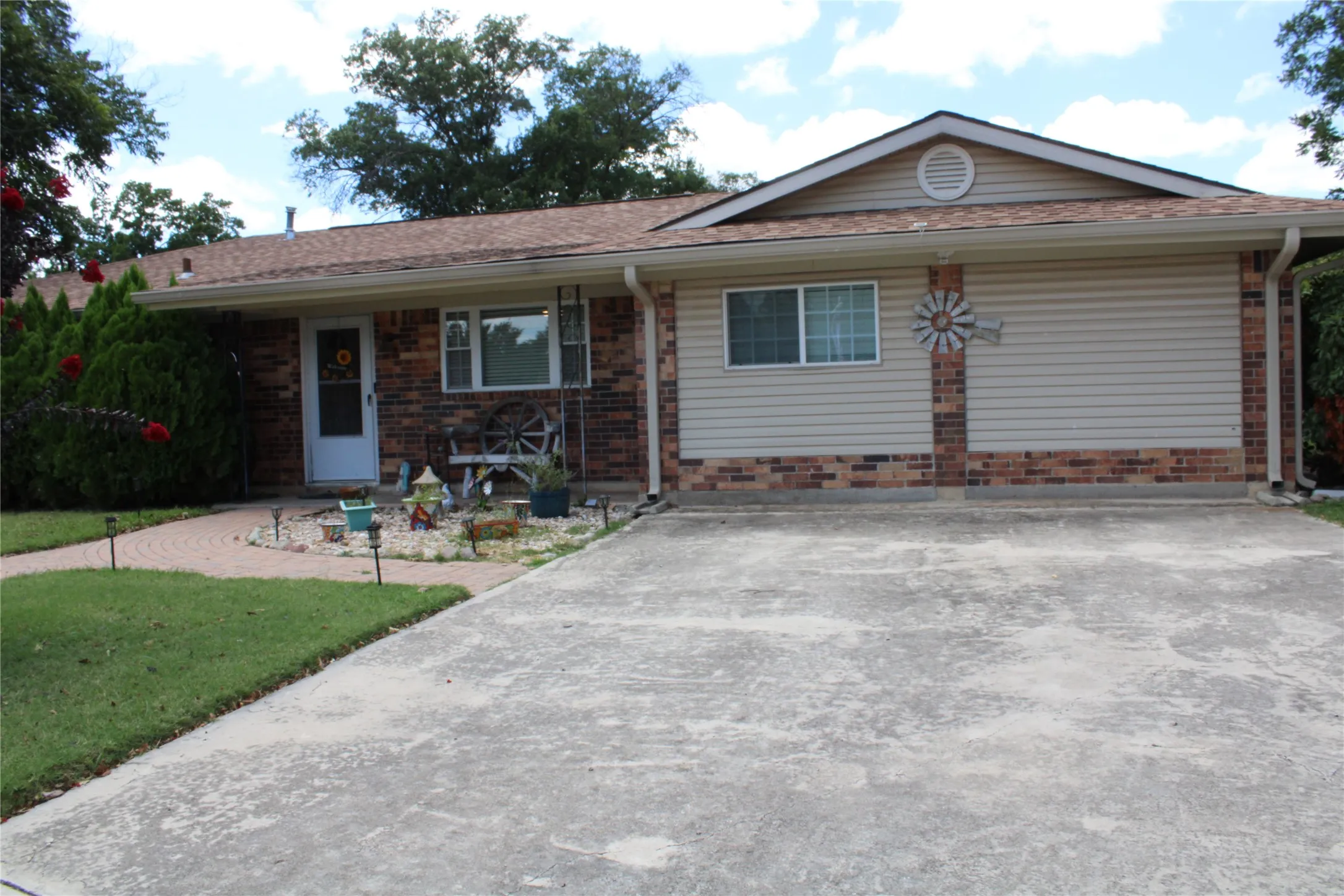 Single Family Residence For Sale in Brown County , 208 PARK DR, Early, Texas 76802, 4 Bedrooms, 3 Bathrooms, Garage spaces, 1,875 Sqft, built in 1970, Price $319,000, mls#21327451, Real Estate Agent in Early, Homes For Sale in Brown county, Homes For Sale in Early, Realtor in Early Texas, Real Estate Brokerage Independent Realty Texas, Luminita Cordes Realtor