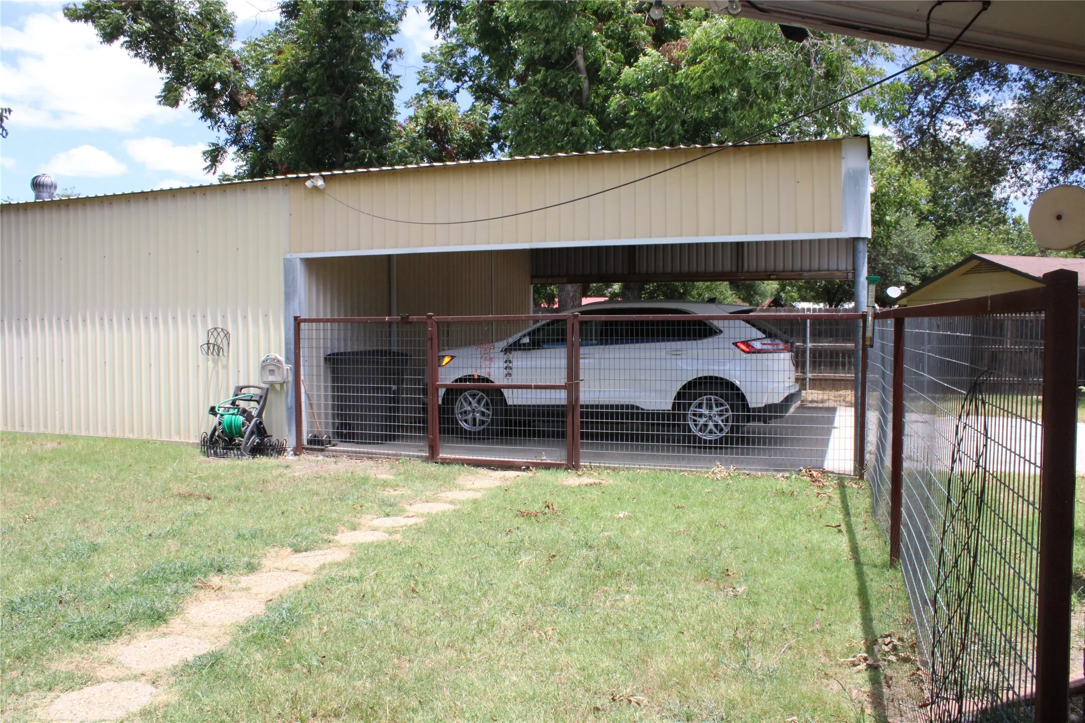 Single Family Residence For Sale in Brown County , 208 PARK DR, Early, Texas 76802, 4 Bedrooms, 3 Bathrooms, Garage spaces, 1,875 Sqft, built in 1970, Price $319,000, mls#21327451, Real Estate Agent in Early, Homes For Sale in Brown county, Homes For Sale in Early, Realtor in Early Texas, Real Estate Brokerage Independent Realty Texas, Luminita Cordes Realtor