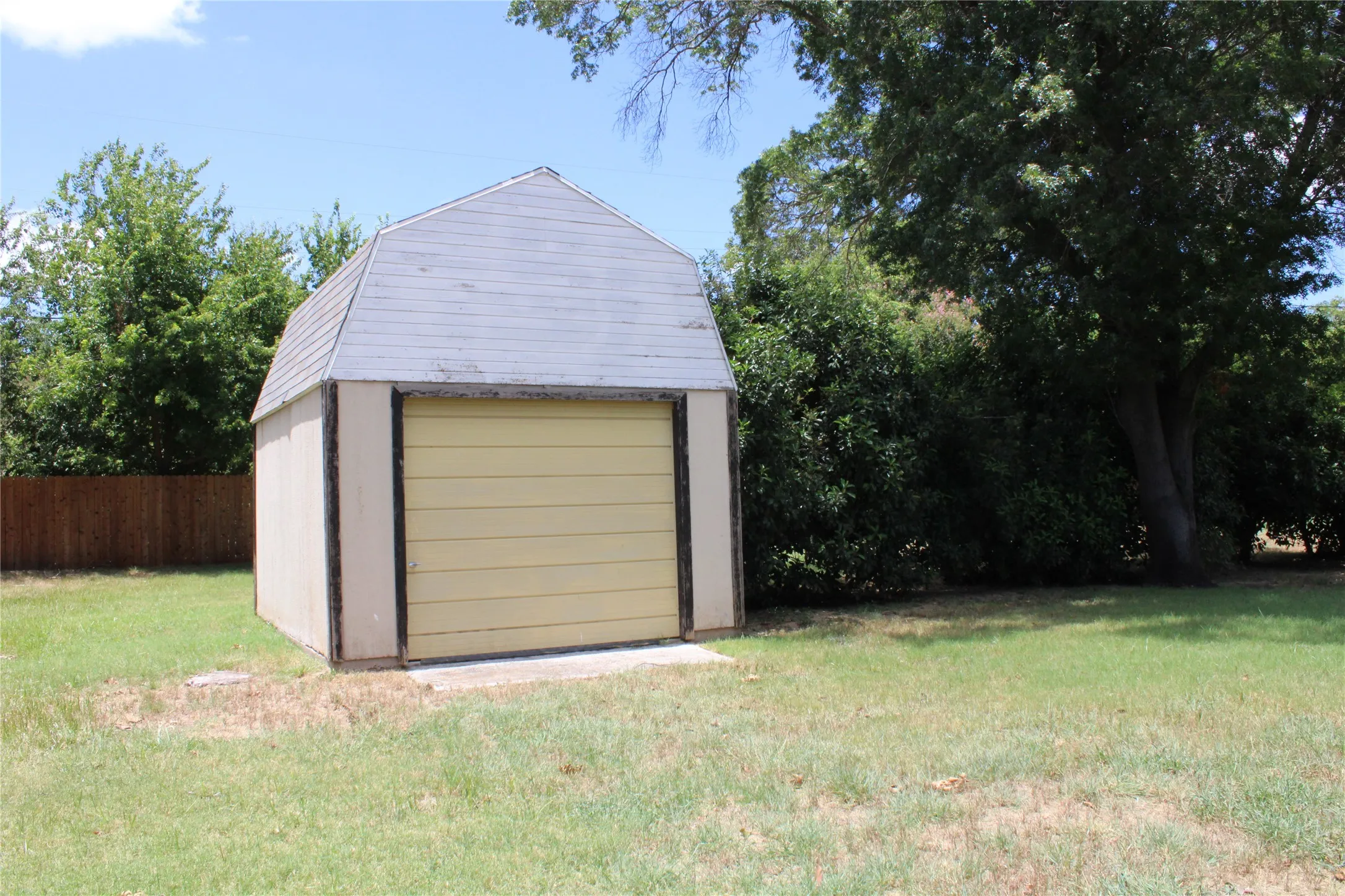 Single Family Residence For Sale in Brown County , 208 PARK DR, Early, Texas 76802, 4 Bedrooms, 3 Bathrooms, Garage spaces, 1,875 Sqft, built in 1970, Price $319,000, mls#21327451, Real Estate Agent in Early, Homes For Sale in Brown county, Homes For Sale in Early, Realtor in Early Texas, Real Estate Brokerage Independent Realty Texas, Luminita Cordes Realtor
