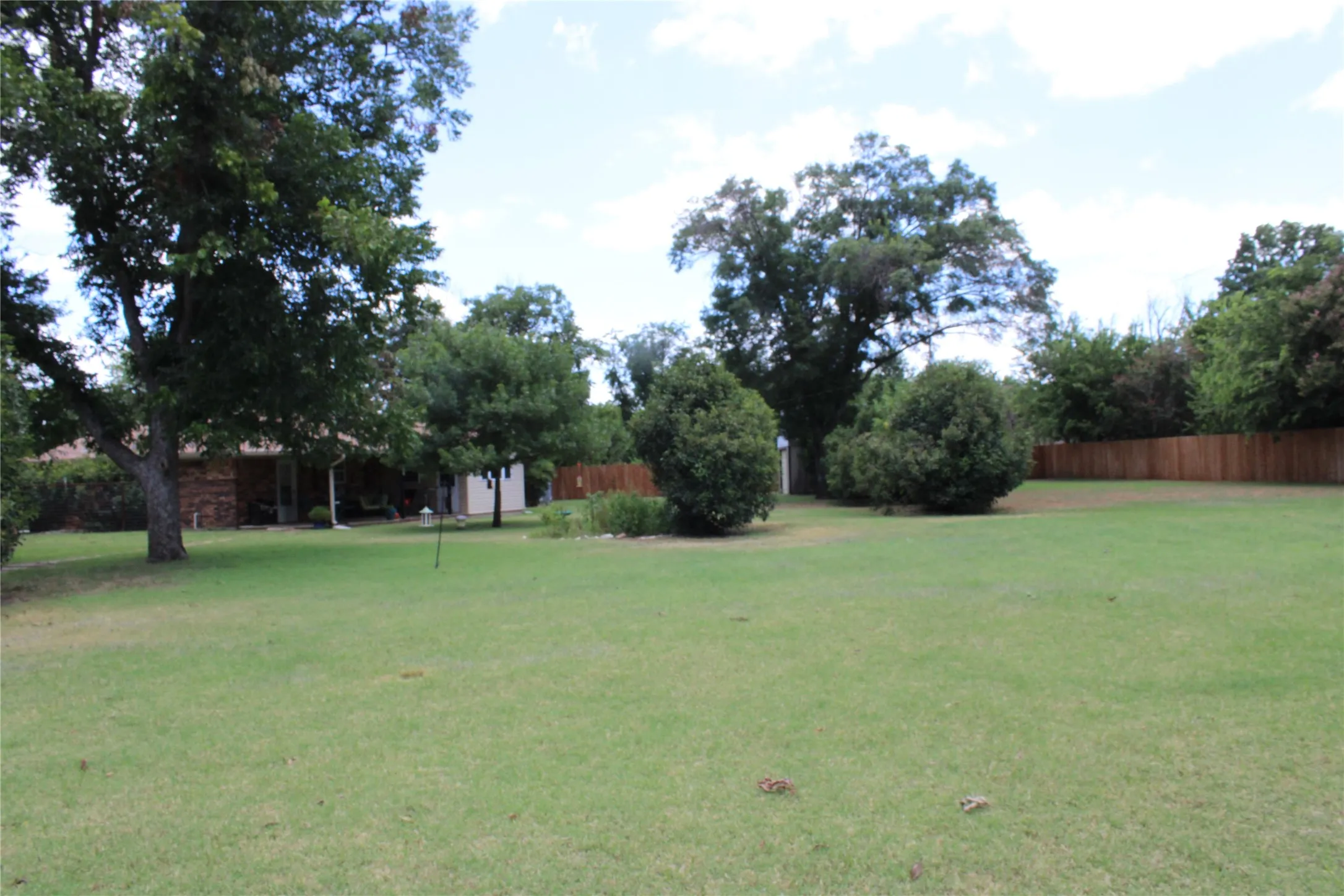 Single Family Residence For Sale in Brown County , 208 PARK DR, Early, Texas 76802, 4 Bedrooms, 3 Bathrooms, Garage spaces, 1,875 Sqft, built in 1970, Price $319,000, mls#21327451, Real Estate Agent in Early, Homes For Sale in Brown county, Homes For Sale in Early, Realtor in Early Texas, Real Estate Brokerage Independent Realty Texas, Luminita Cordes Realtor