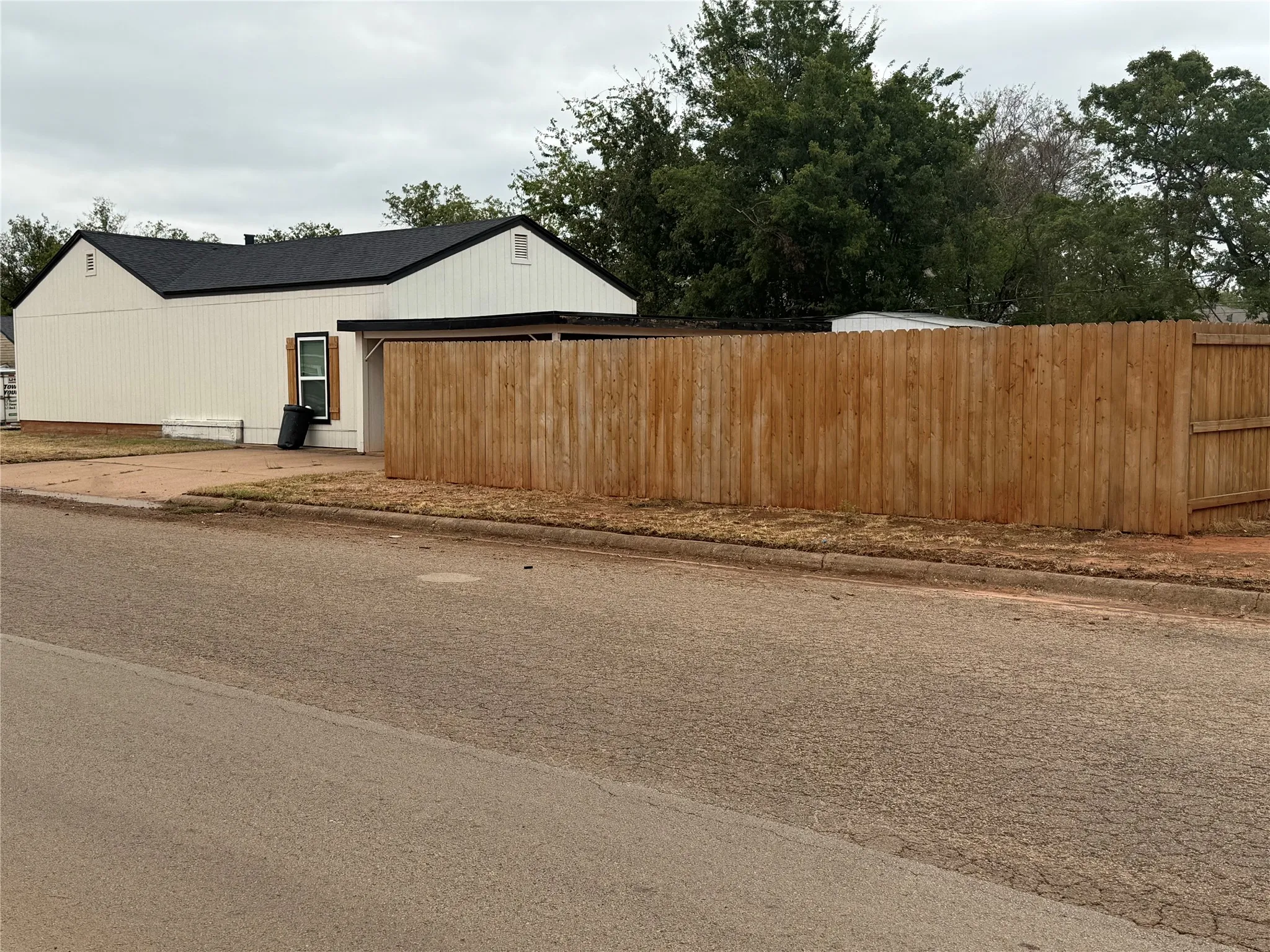 Single Family Residence For Rent in Taylor County , 1482 Burger Street, Abilene, Texas 79603, 3 Bedroom, 1 Bathroom, Garage spaces, 1,460 Sqft, built in 1950, mls#21307053, Real Estate Agent in Abilene, Homes For Rent in Taylor county, Homes For Rent in Abilene, Realtor in Abilene Texas, Real Estate Brokerage Independent Realty Texas, Luminita Cordes Realtor