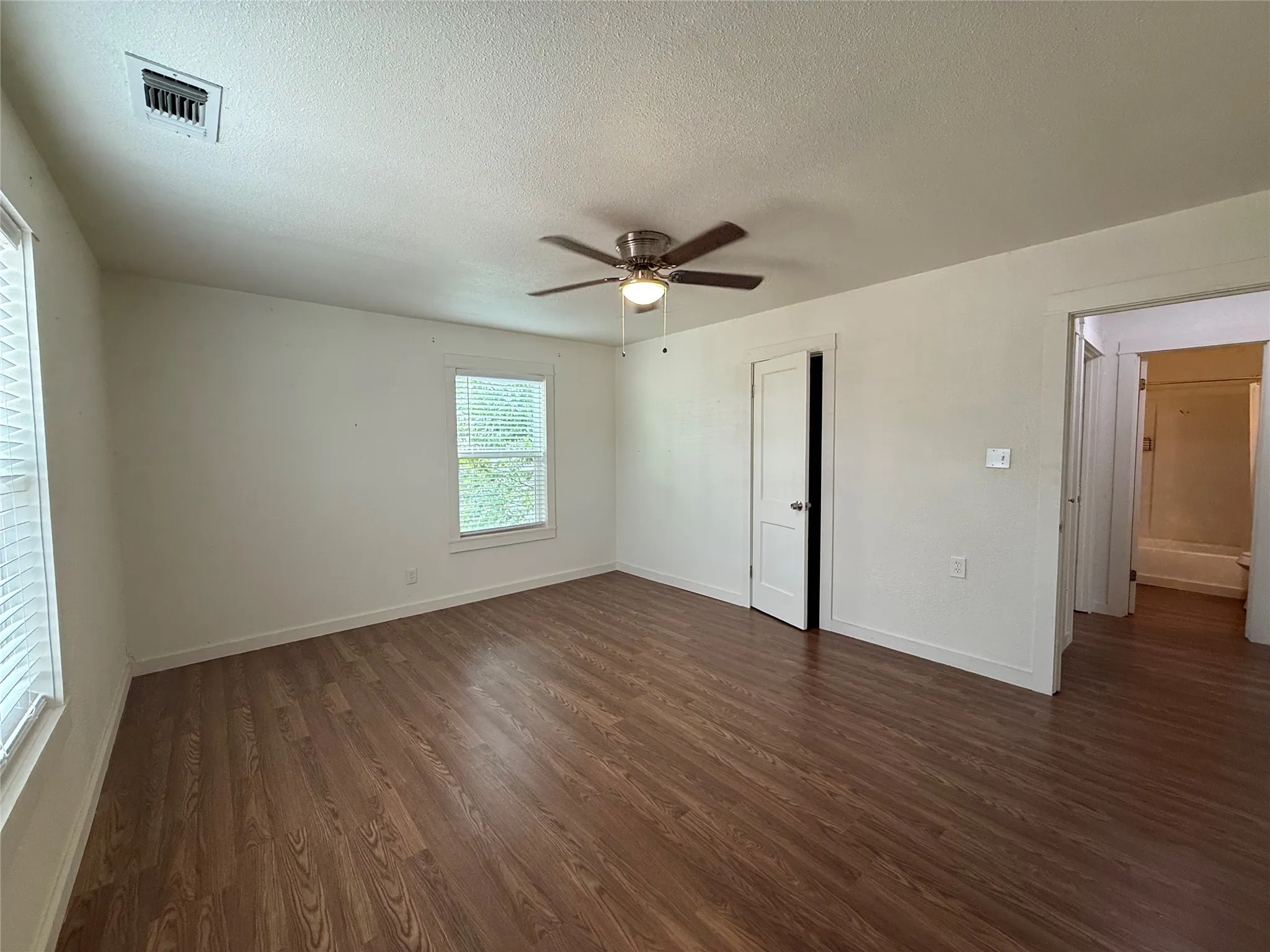 Single Family Residence For Rent in Taylor County , 1482 Burger Street, Abilene, Texas 79603, 3 Bedroom, 1 Bathroom, Garage spaces, 1,460 Sqft, built in 1950, mls#21307053, Real Estate Agent in Abilene, Homes For Rent in Taylor county, Homes For Rent in Abilene, Realtor in Abilene Texas, Real Estate Brokerage Independent Realty Texas, Luminita Cordes Realtor