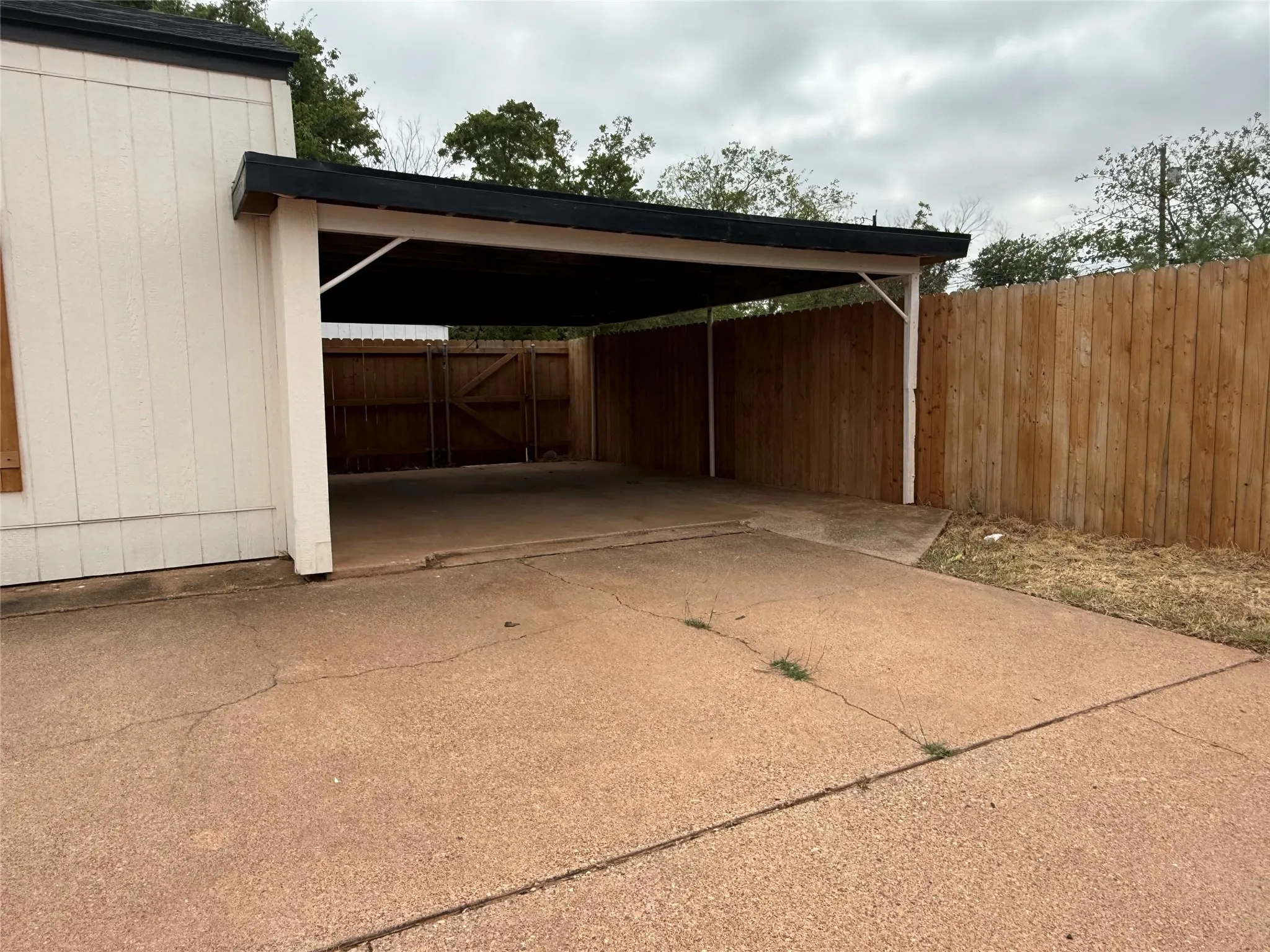 Single Family Residence For Rent in Taylor County , 1482 Burger Street, Abilene, Texas 79603, 3 Bedroom, 1 Bathroom, Garage spaces, 1,460 Sqft, built in 1950, mls#21307053, Real Estate Agent in Abilene, Homes For Rent in Taylor county, Homes For Rent in Abilene, Realtor in Abilene Texas, Real Estate Brokerage Independent Realty Texas, Luminita Cordes Realtor