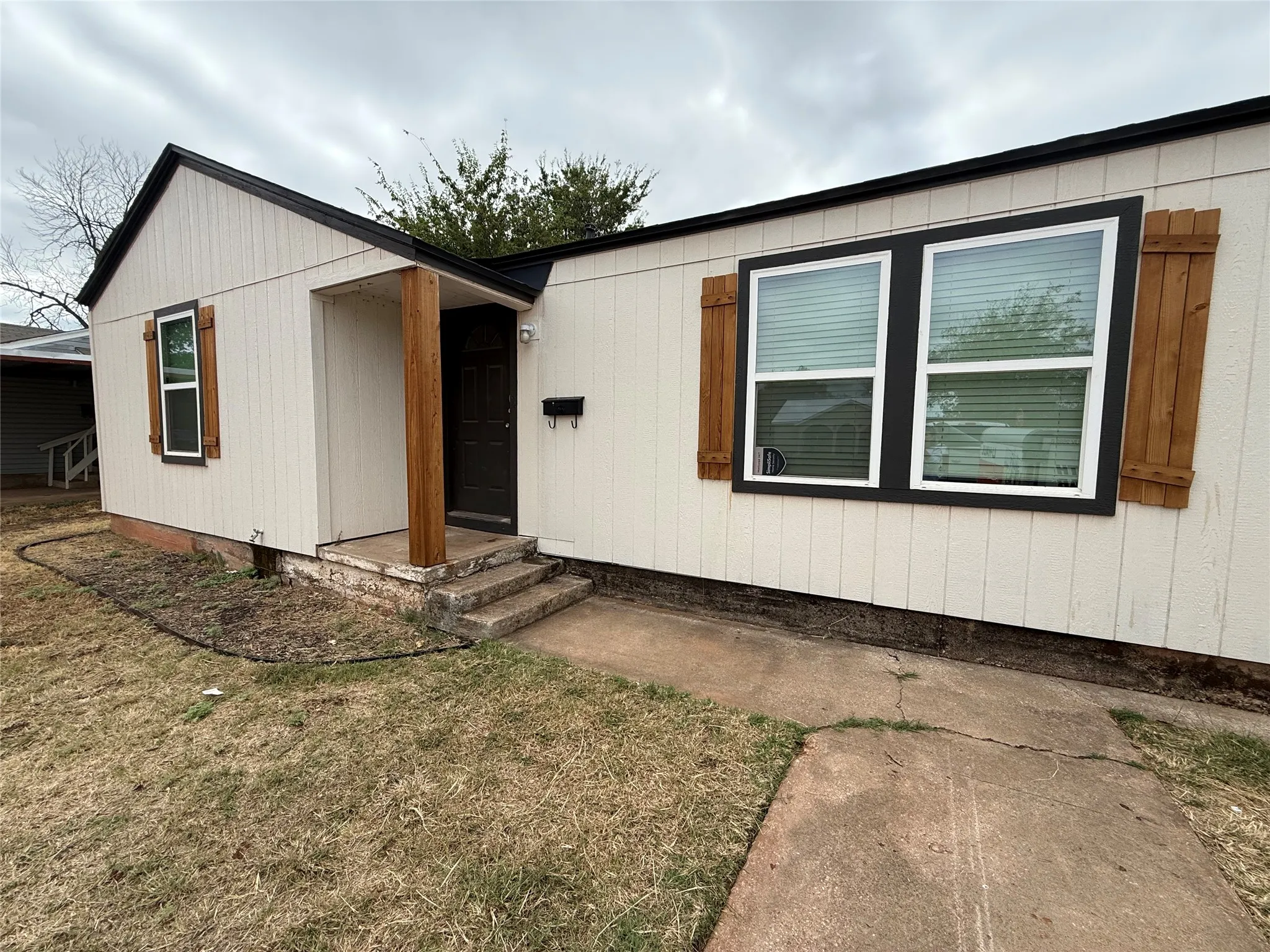Single Family Residence For Rent in Taylor County , 1482 Burger Street, Abilene, Texas 79603, 3 Bedroom, 1 Bathroom, Garage spaces, 1,460 Sqft, built in 1950, mls#21307053, Real Estate Agent in Abilene, Homes For Rent in Taylor county, Homes For Rent in Abilene, Realtor in Abilene Texas, Real Estate Brokerage Independent Realty Texas, Luminita Cordes Realtor