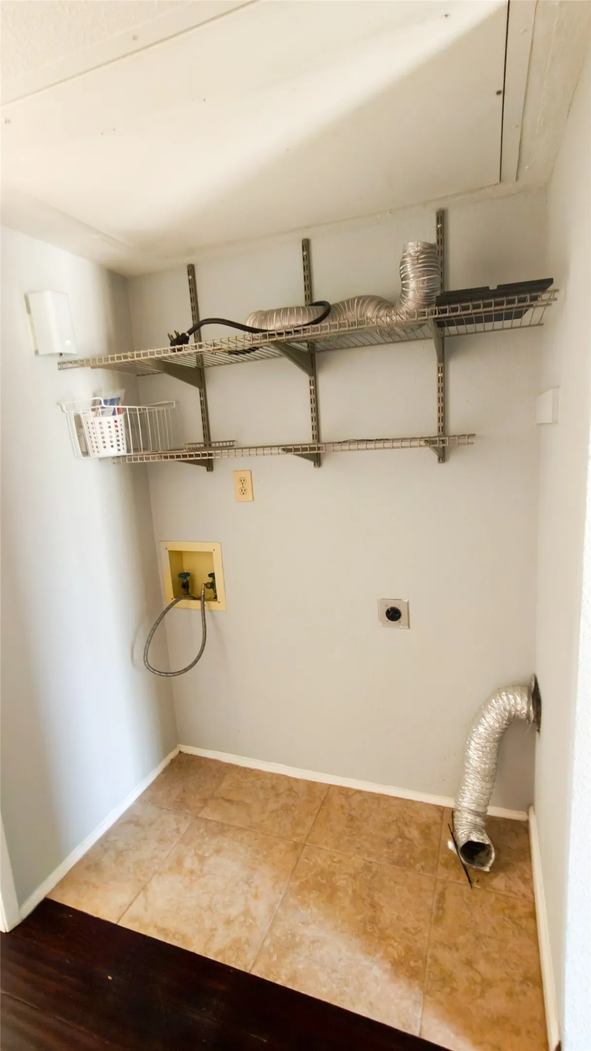 Single Family Residence For Rent in Denton County , 4249 Driscoll Drive, The Colony, Texas 75056, 3 Bedroom, 2 Bathroom, 1 Garage spaces, 1,654 Sqft, built in 1984, mls#21328037, Real Estate Agent in The Colony, Homes For Rent in Denton county, Homes For Rent in The Colony, Realtor in The Colony Texas, Real Estate Brokerage Independent Realty Texas, Luminita Cordes Realtor