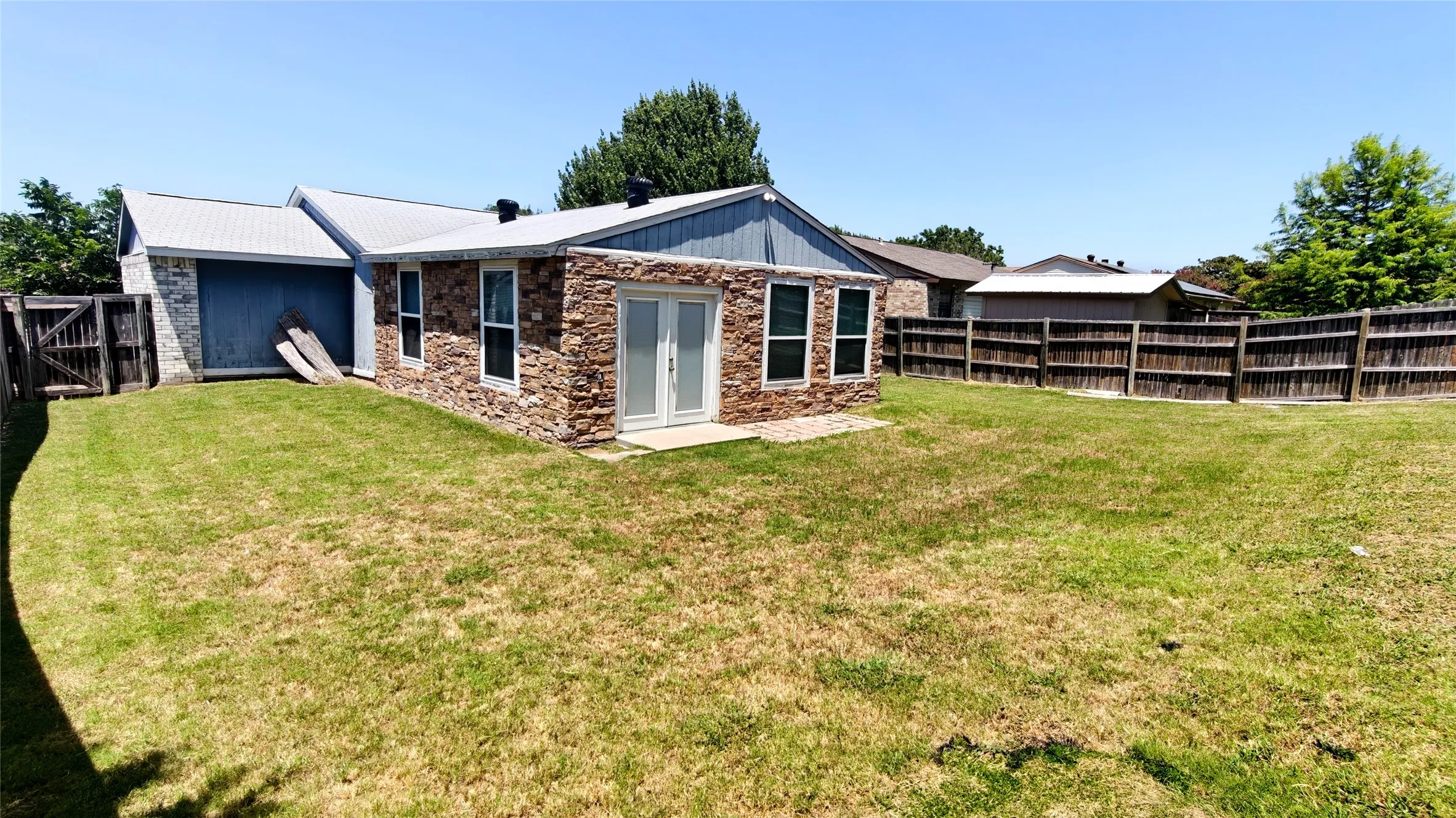 Single Family Residence For Rent in Denton County , 4249 Driscoll Drive, The Colony, Texas 75056, 3 Bedroom, 2 Bathroom, 1 Garage spaces, 1,654 Sqft, built in 1984, mls#21328037, Real Estate Agent in The Colony, Homes For Rent in Denton county, Homes For Rent in The Colony, Realtor in The Colony Texas, Real Estate Brokerage Independent Realty Texas, Luminita Cordes Realtor