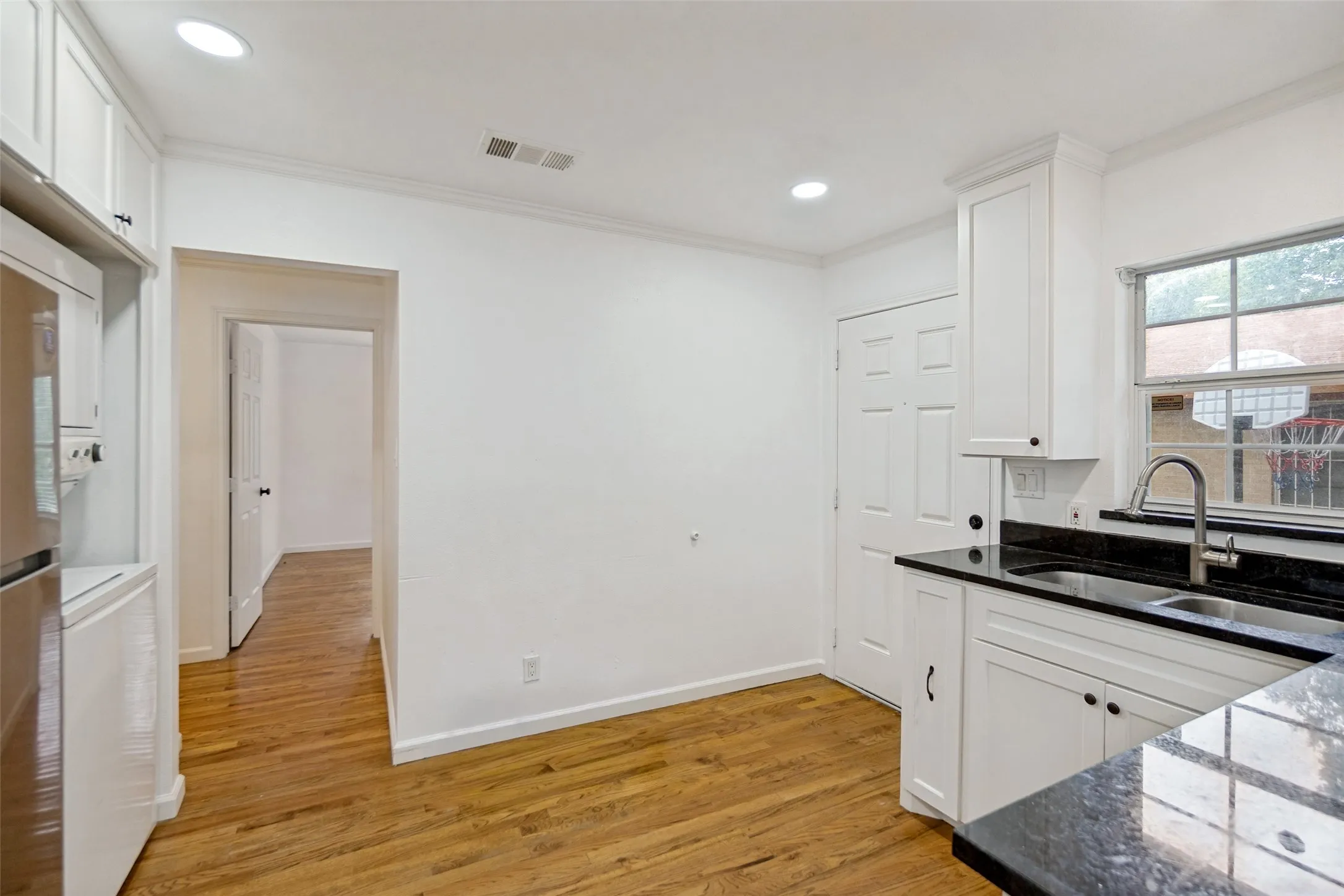 Single Family Residence For Sale in Dallas County , 1823 Michigan Avenue, Dallas, Texas 75216, 3 Bedroom, 2 Bathroom, Garage spaces, 986 Sqft, built in 1954, mls#21328042, Real Estate Agent in Dallas, Homes For Sale in Dallas county, Homes For Sale in Dallas, Realtor in Dallas Texas, Real Estate Brokerage Independent Realty Texas, Luminita Cordes Realtor