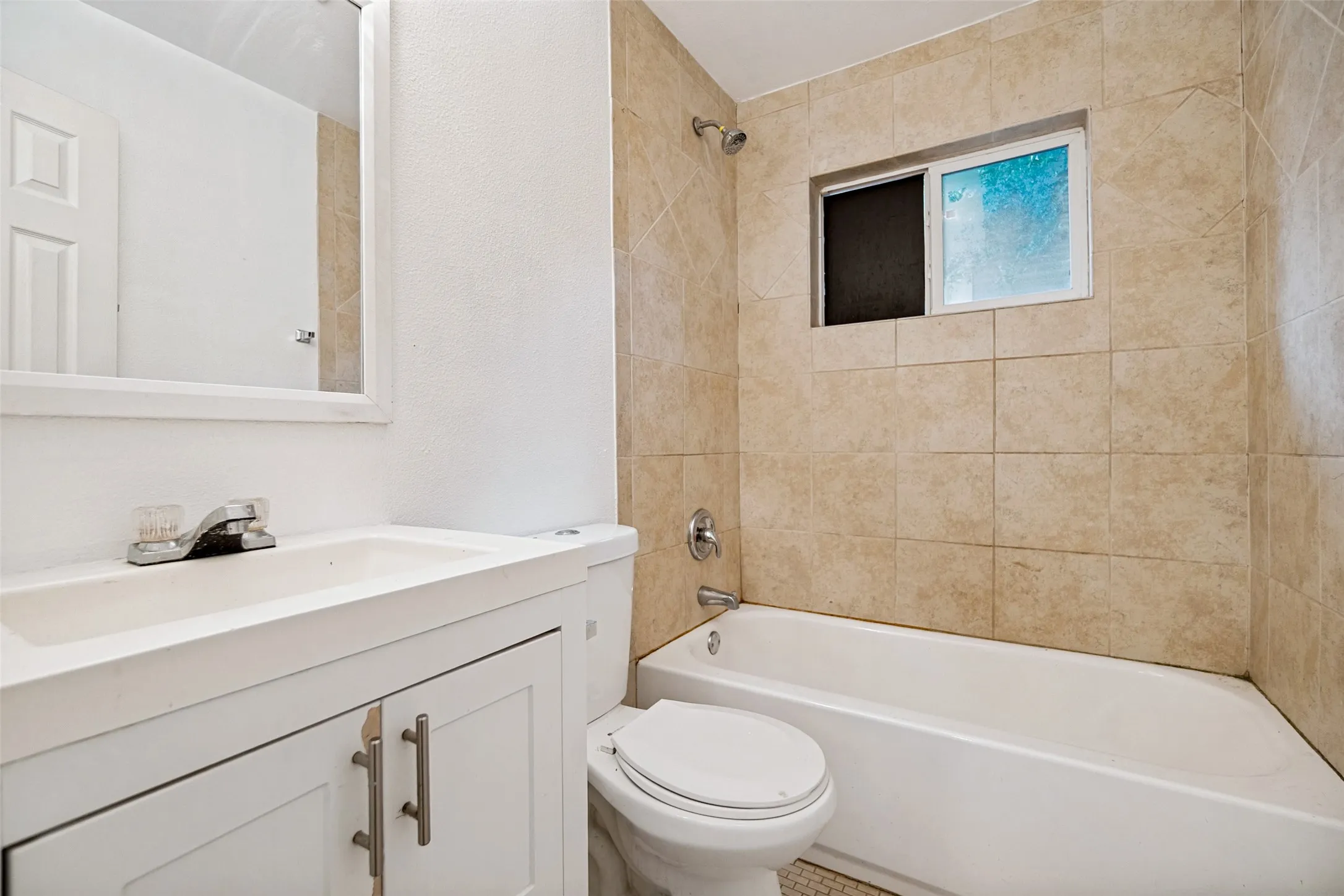 Single Family Residence For Sale in Dallas County , 1823 Michigan Avenue, Dallas, Texas 75216, 3 Bedroom, 2 Bathroom, Garage spaces, 986 Sqft, built in 1954, mls#21328042, Real Estate Agent in Dallas, Homes For Sale in Dallas county, Homes For Sale in Dallas, Realtor in Dallas Texas, Real Estate Brokerage Independent Realty Texas, Luminita Cordes Realtor