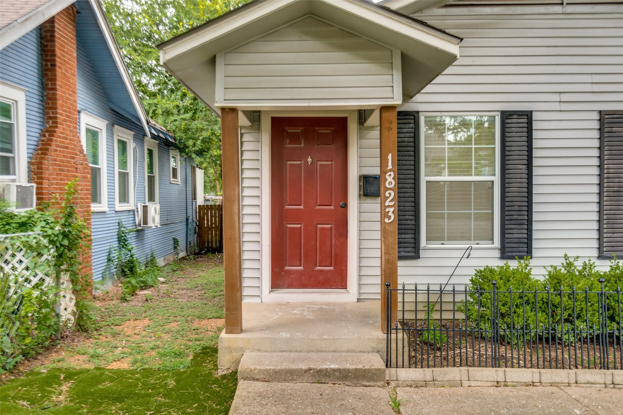 Single Family Residence For Sale in Dallas County , 1823 Michigan Avenue, Dallas, Texas 75216, 3 Bedroom, 2 Bathroom, Garage spaces, 986 Sqft, built in 1954, mls#21328042, Real Estate Agent in Dallas, Homes For Sale in Dallas county, Homes For Sale in Dallas, Realtor in Dallas Texas, Real Estate Brokerage Independent Realty Texas, Luminita Cordes Realtor