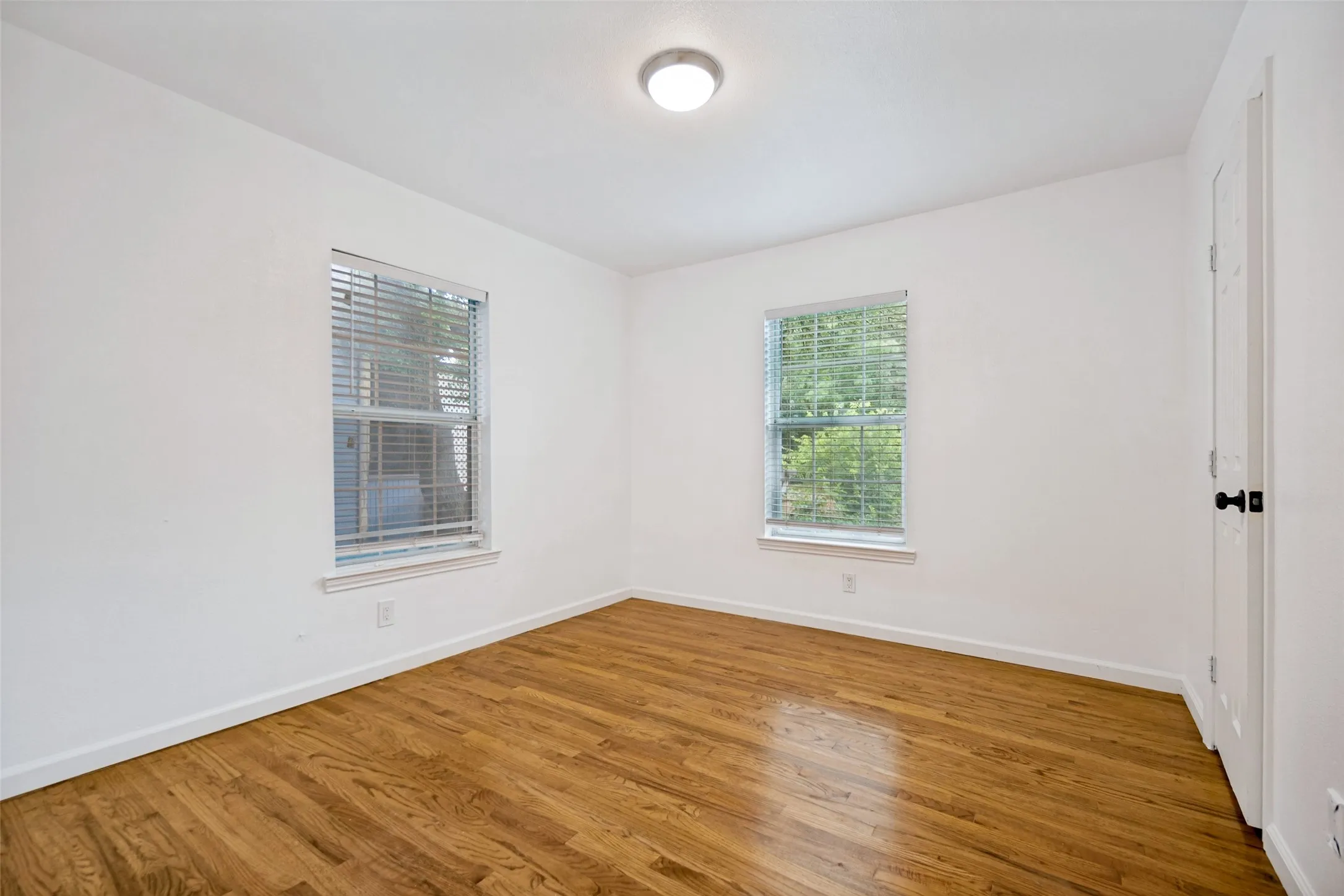 Single Family Residence For Sale in Dallas County , 1823 Michigan Avenue, Dallas, Texas 75216, 3 Bedroom, 2 Bathroom, Garage spaces, 986 Sqft, built in 1954, mls#21328042, Real Estate Agent in Dallas, Homes For Sale in Dallas county, Homes For Sale in Dallas, Realtor in Dallas Texas, Real Estate Brokerage Independent Realty Texas, Luminita Cordes Realtor