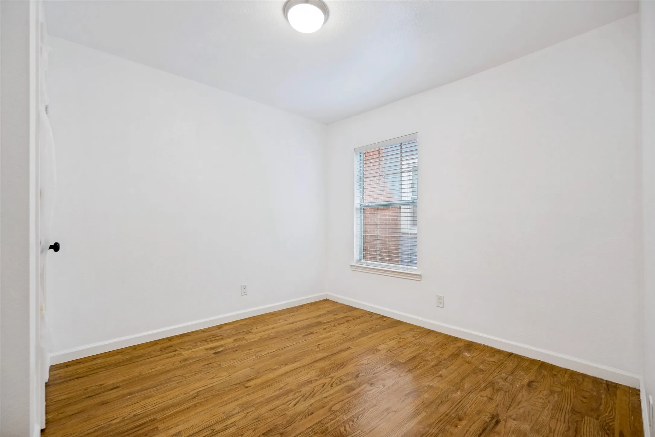 Single Family Residence For Sale in Dallas County , 1823 Michigan Avenue, Dallas, Texas 75216, 3 Bedroom, 2 Bathroom, Garage spaces, 986 Sqft, built in 1954, mls#21328042, Real Estate Agent in Dallas, Homes For Sale in Dallas county, Homes For Sale in Dallas, Realtor in Dallas Texas, Real Estate Brokerage Independent Realty Texas, Luminita Cordes Realtor